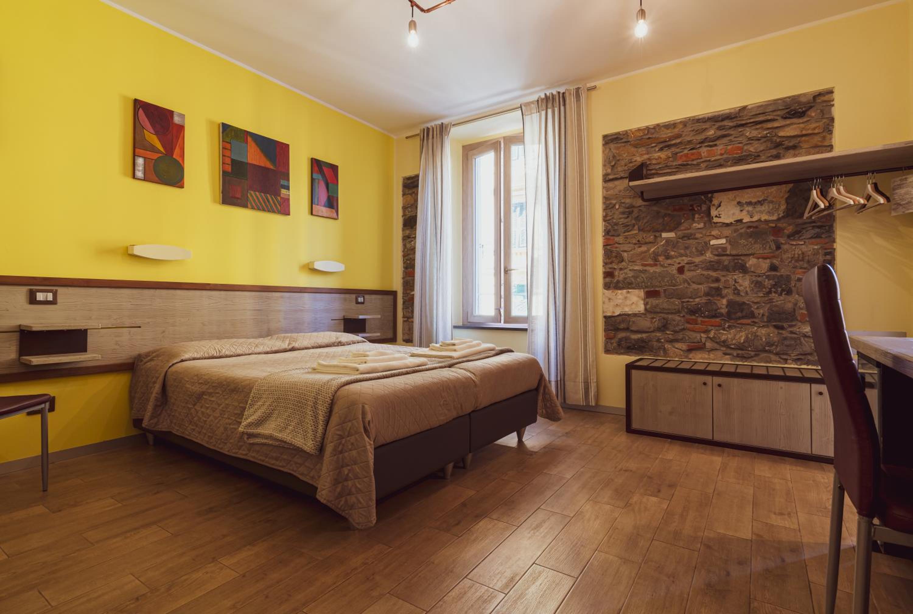 Double or Twin Room with Private Bathroom - Photo 2