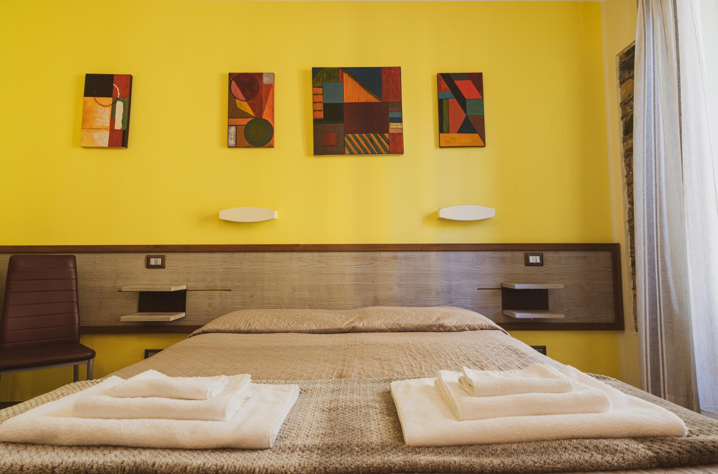 Double or Twin Room with Private Bathroom - Photo 5