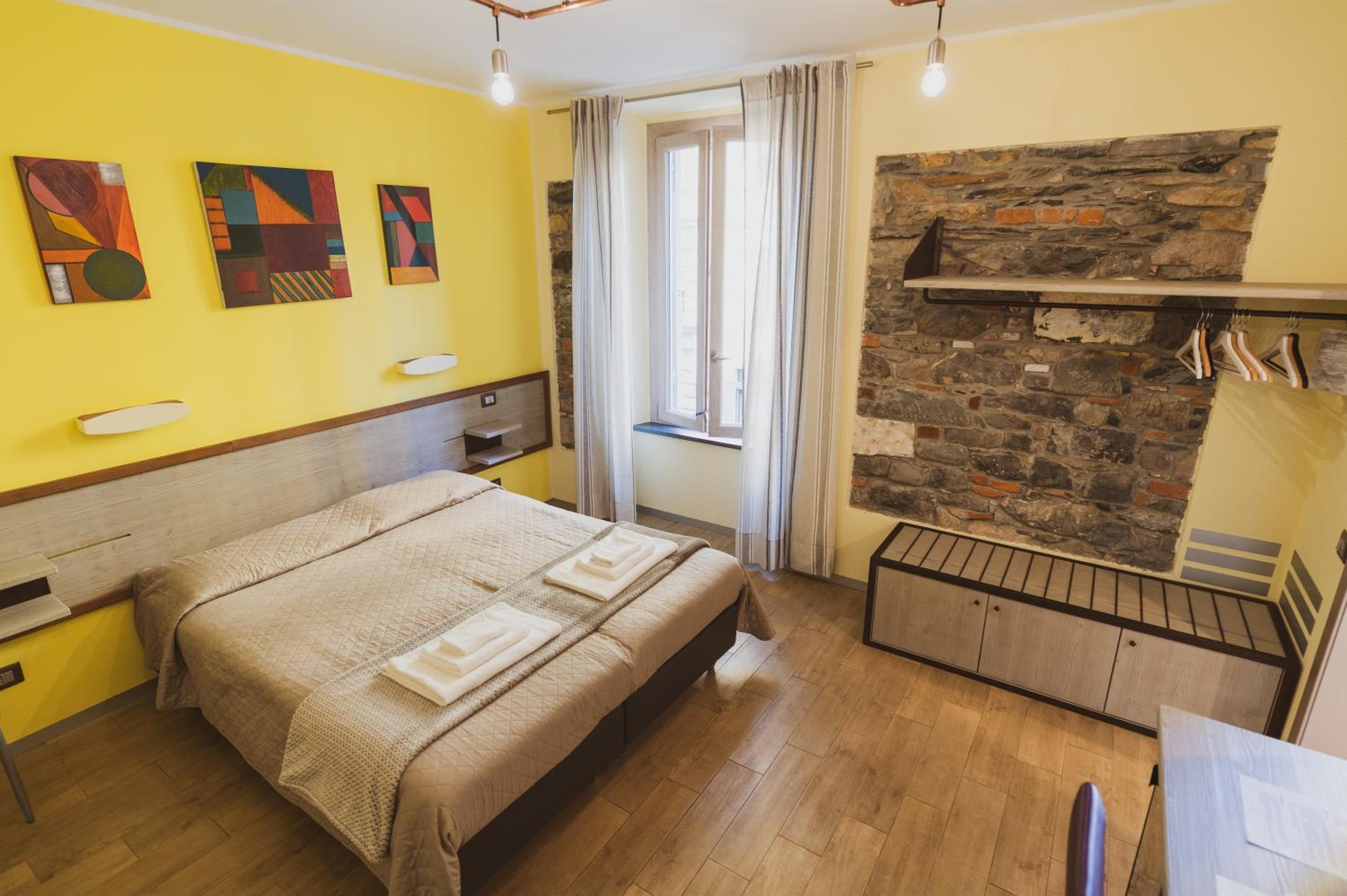 Double or Twin Room with Private Bathroom - Photo 3