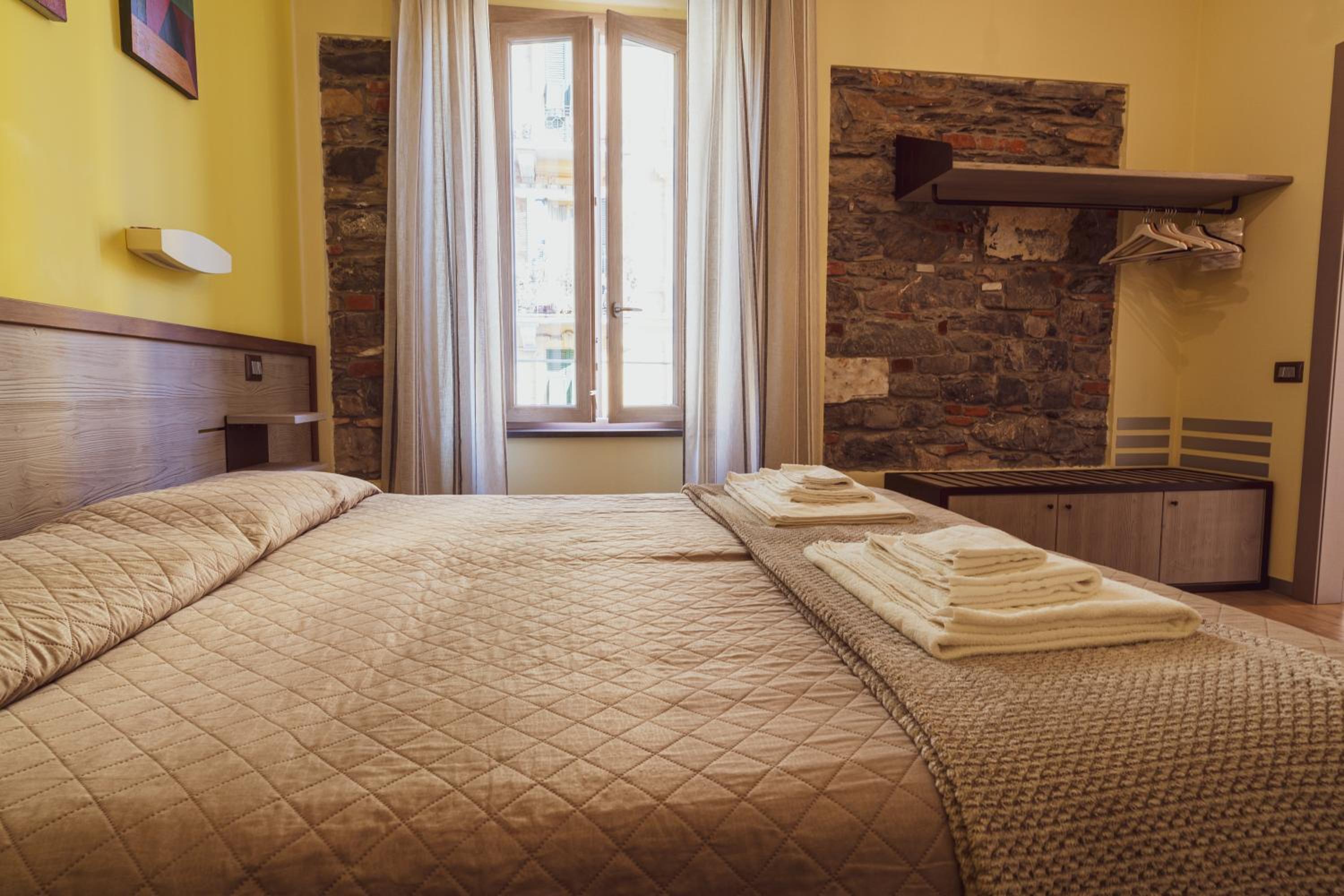 Double or Twin Room with Private Bathroom - Photo 4