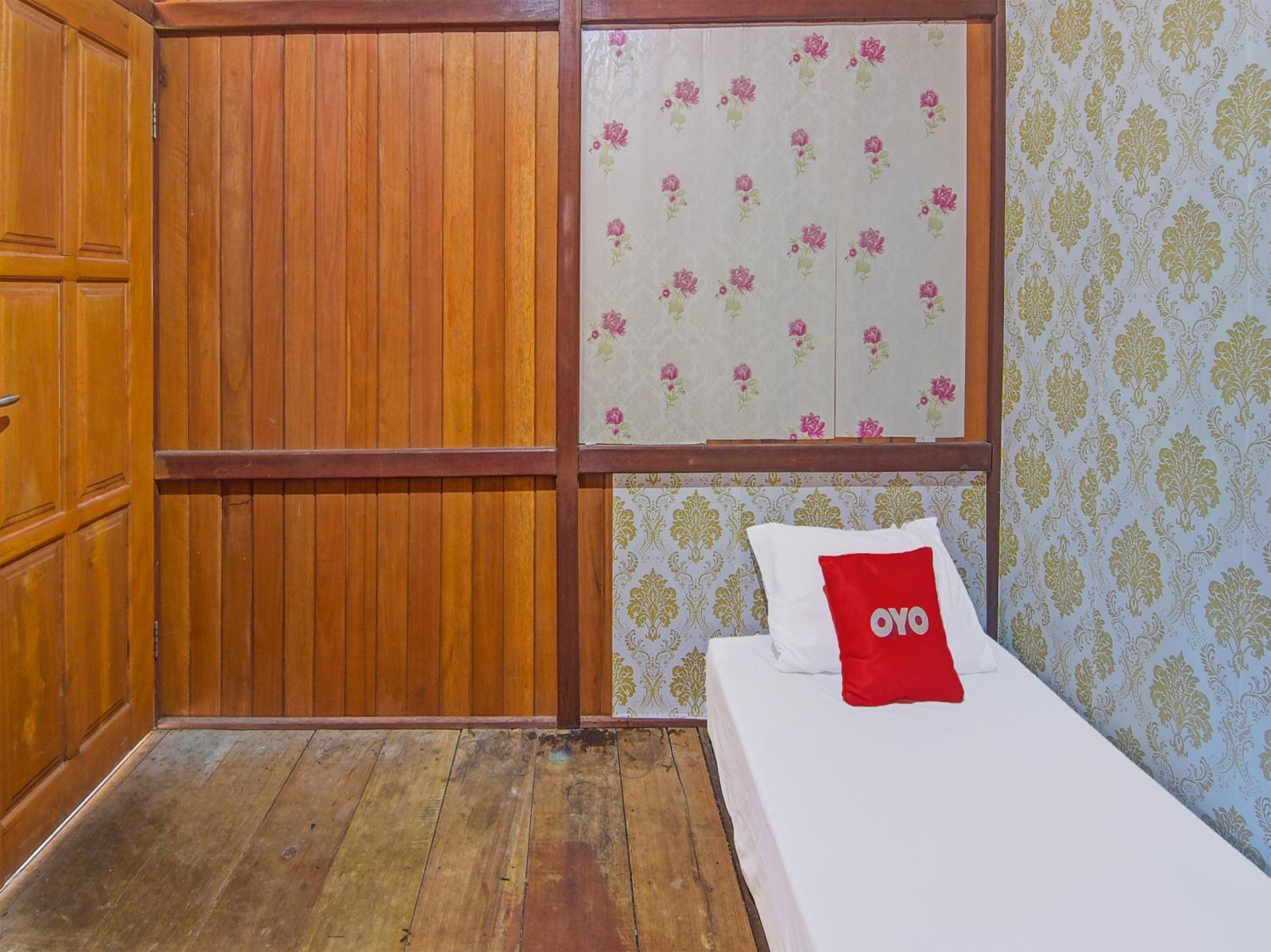 Small Single Room photo 2