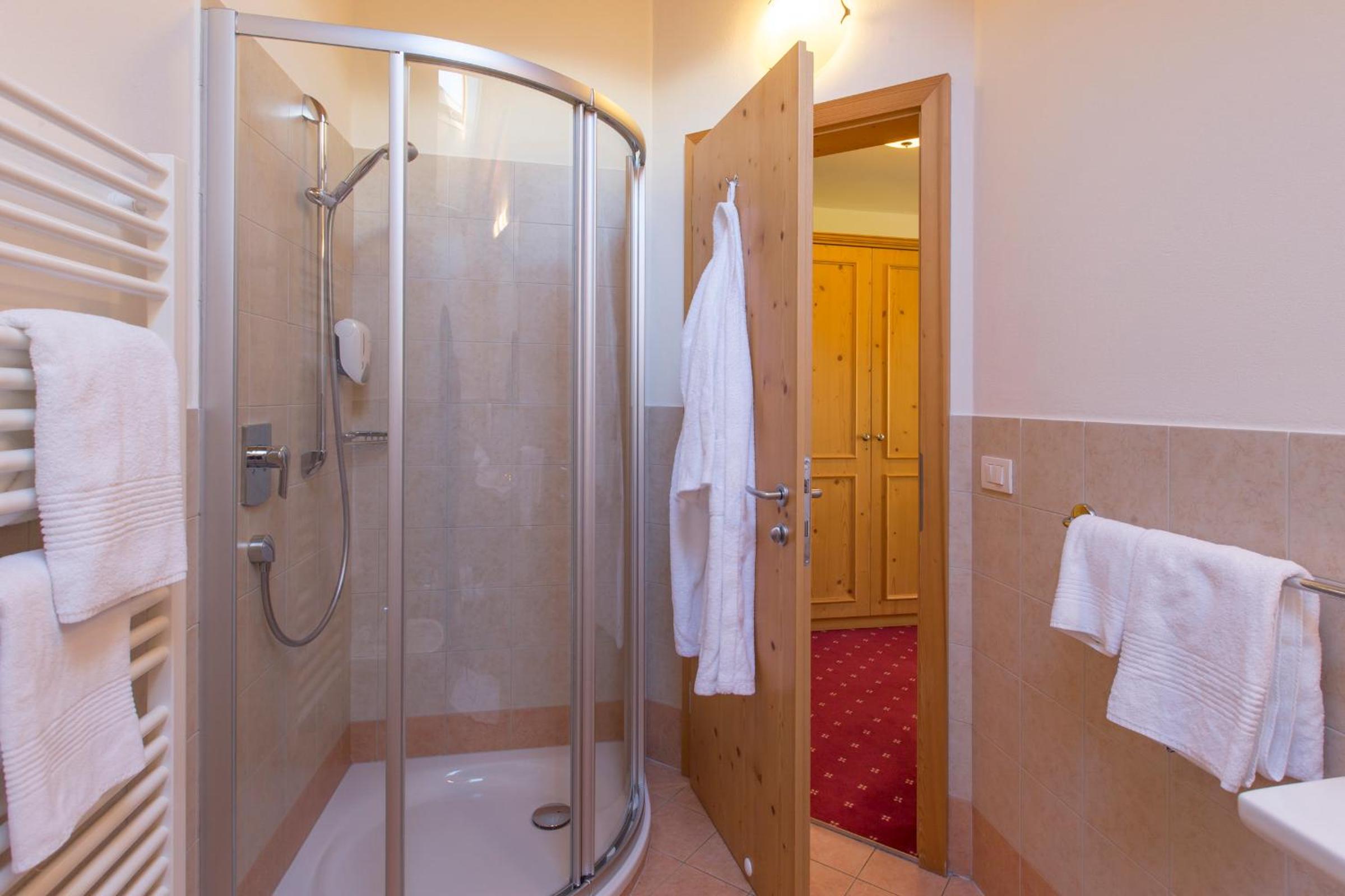Double Room with Balcony - Photo 5
