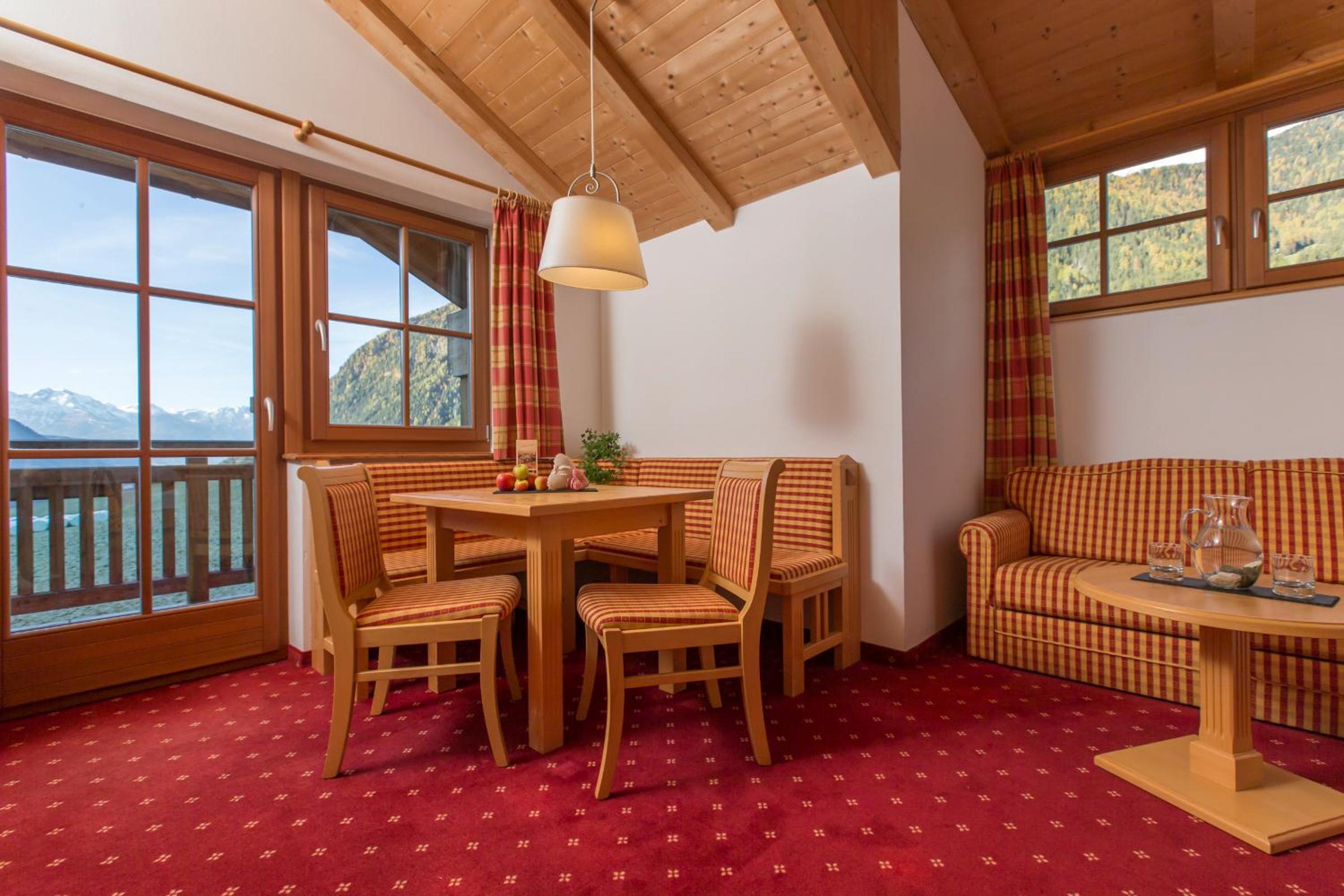 Family Room with Balcony photo 3