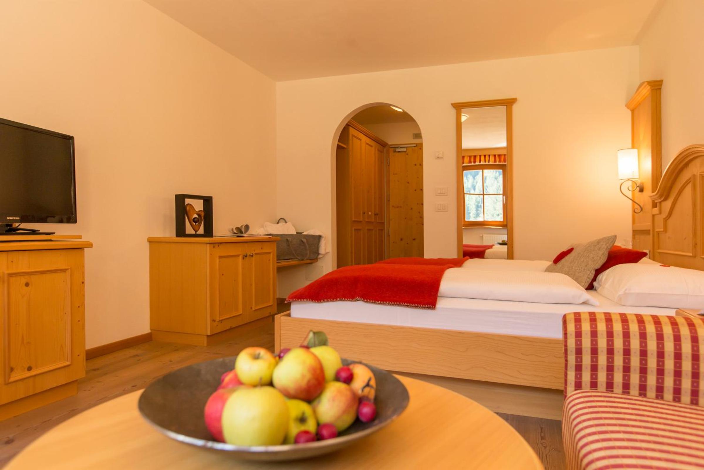 Double Room with Balcony - Photo 3
