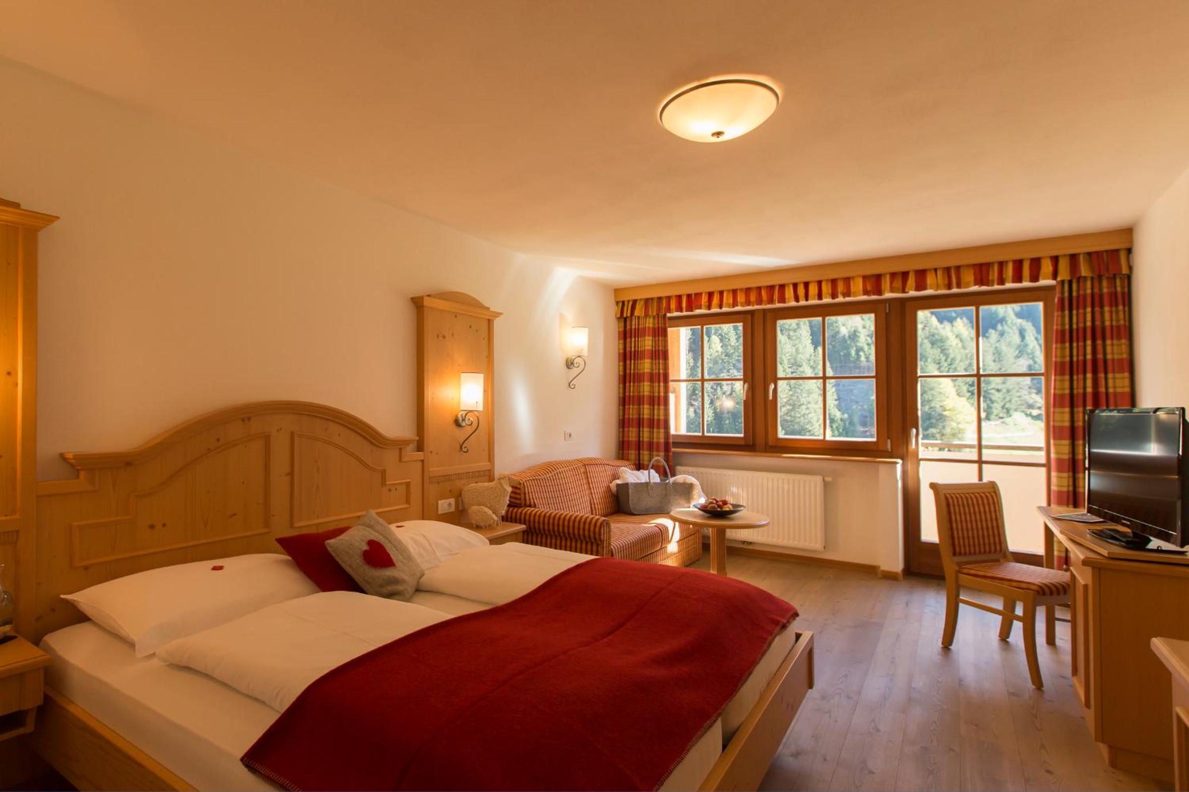 Double Room with Balcony - Photo 8
