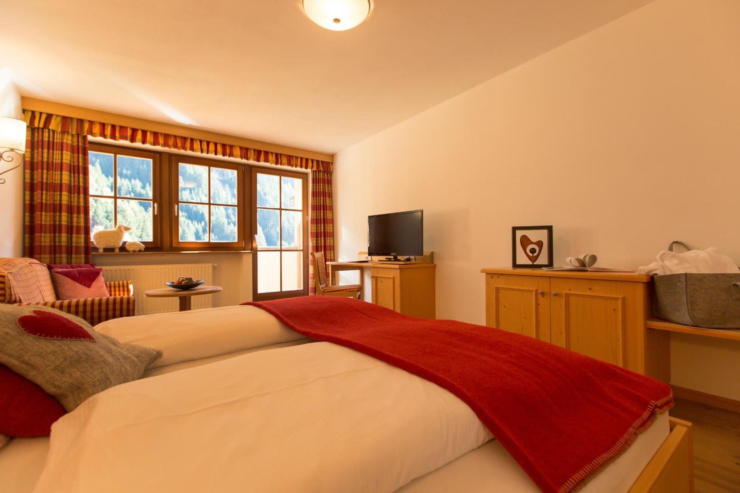 Double Room with Balcony - Photo 1