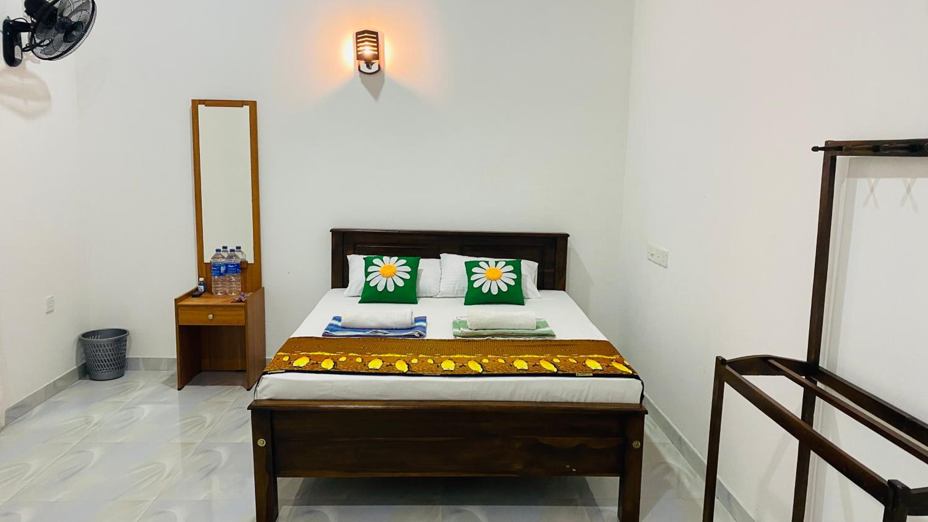 Double Room With Shared Bathroom photo 2