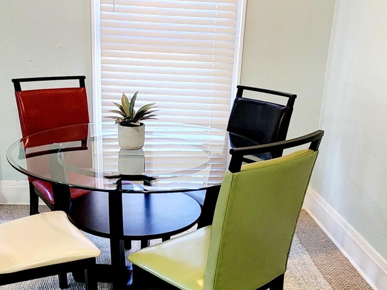Two-Bedroom Apartment - Photo 9