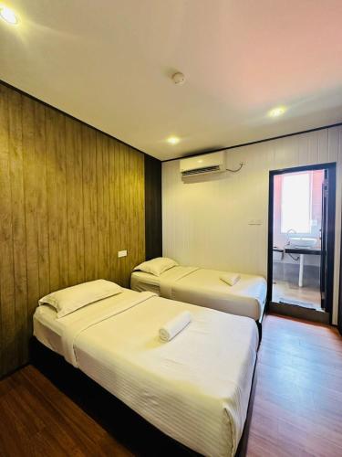 Standard Twin Room - Photo 3