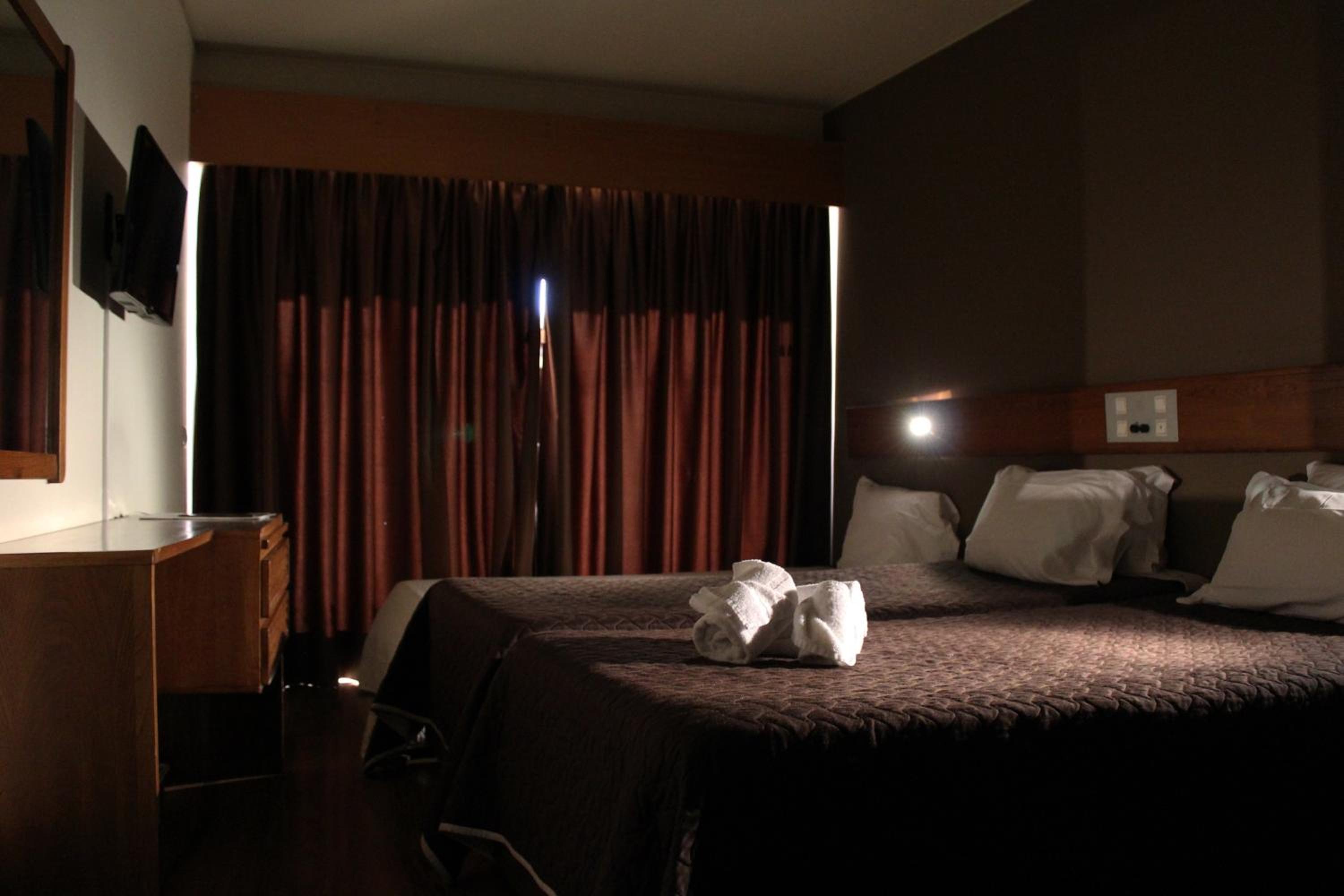 Double or Twin Room with Extra Bed - Photo 3