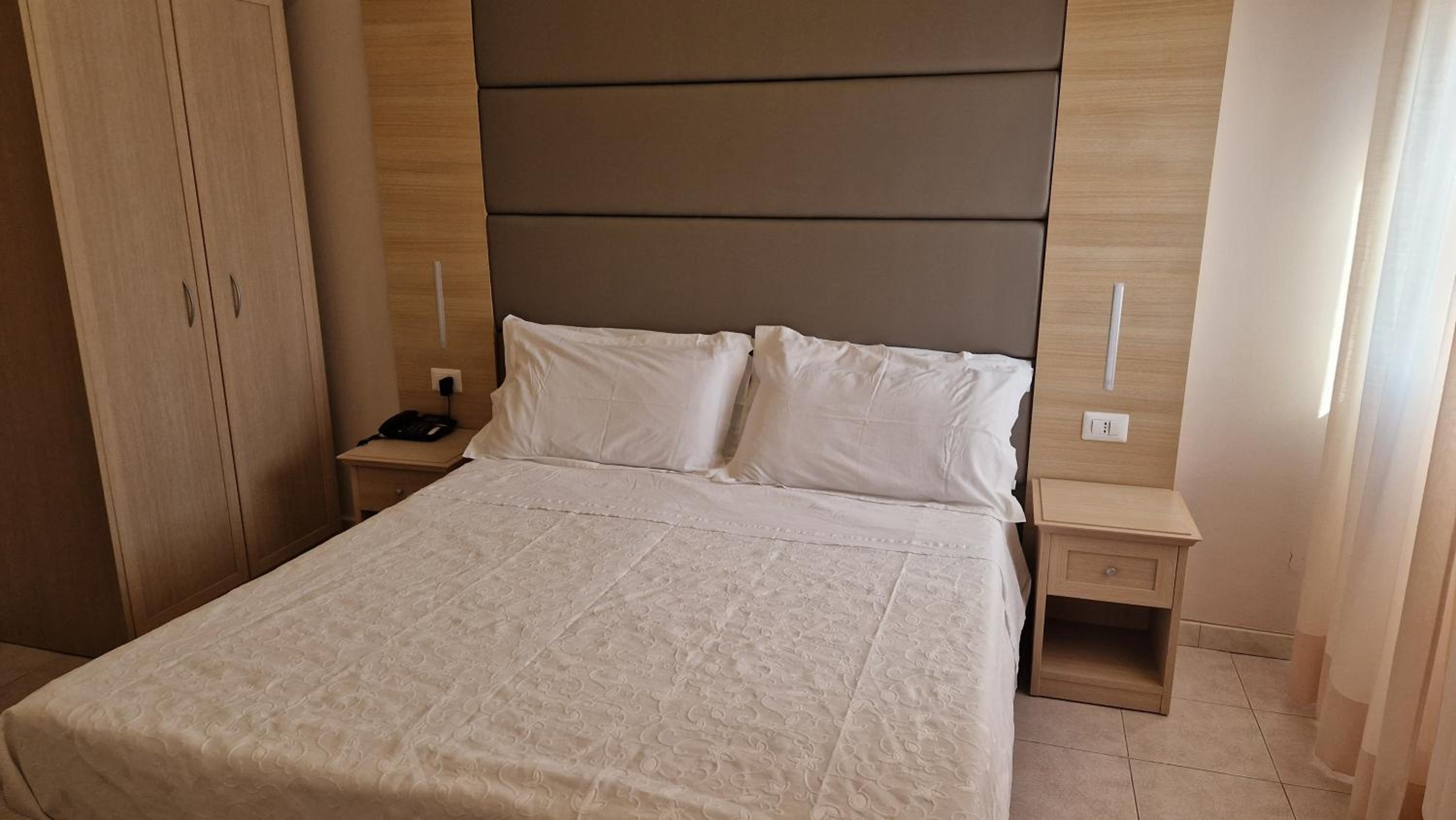 Double or Twin Room - Photo 6