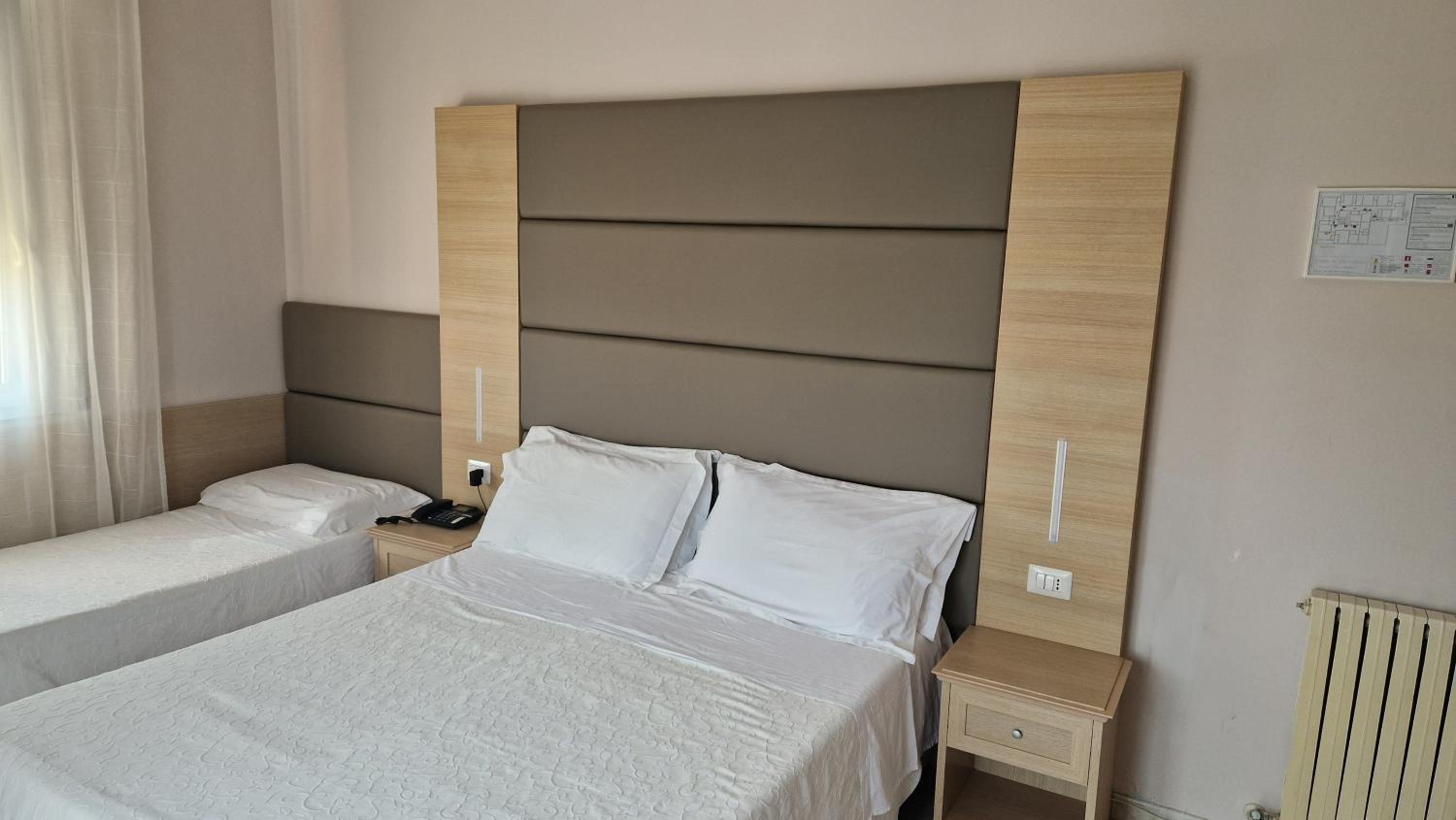 Double or Twin Room - Photo 5