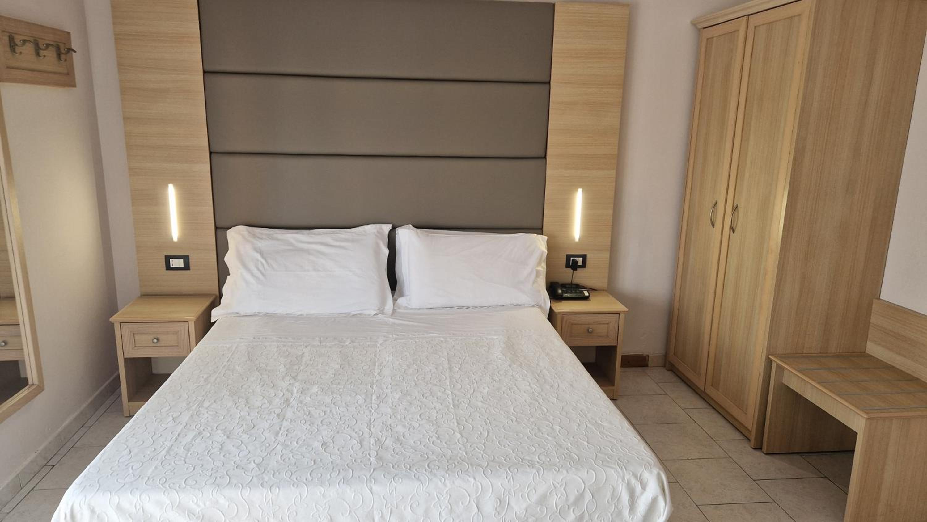 Double or Twin Room - Photo 2