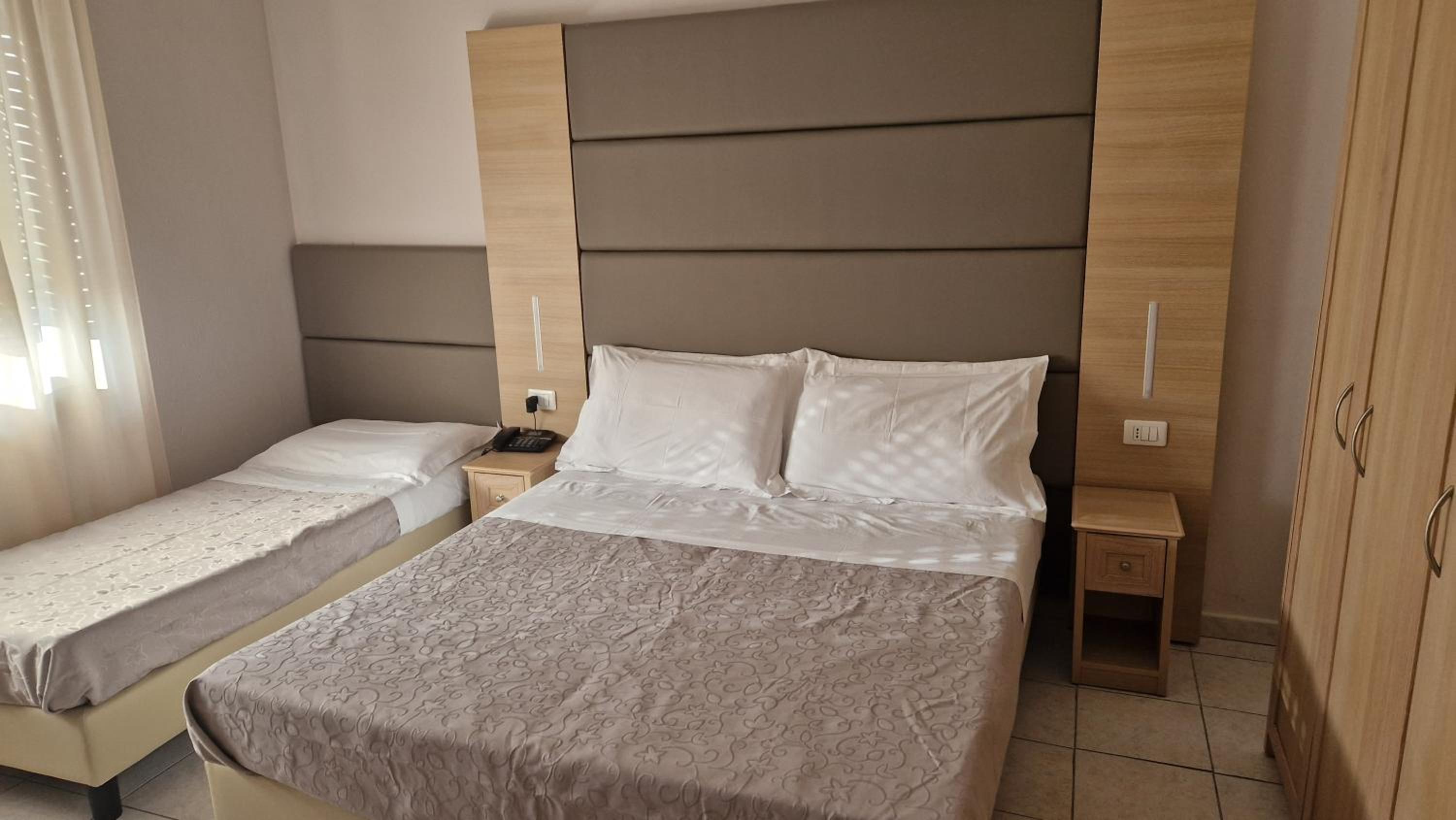 Double or Twin Room - Photo 8