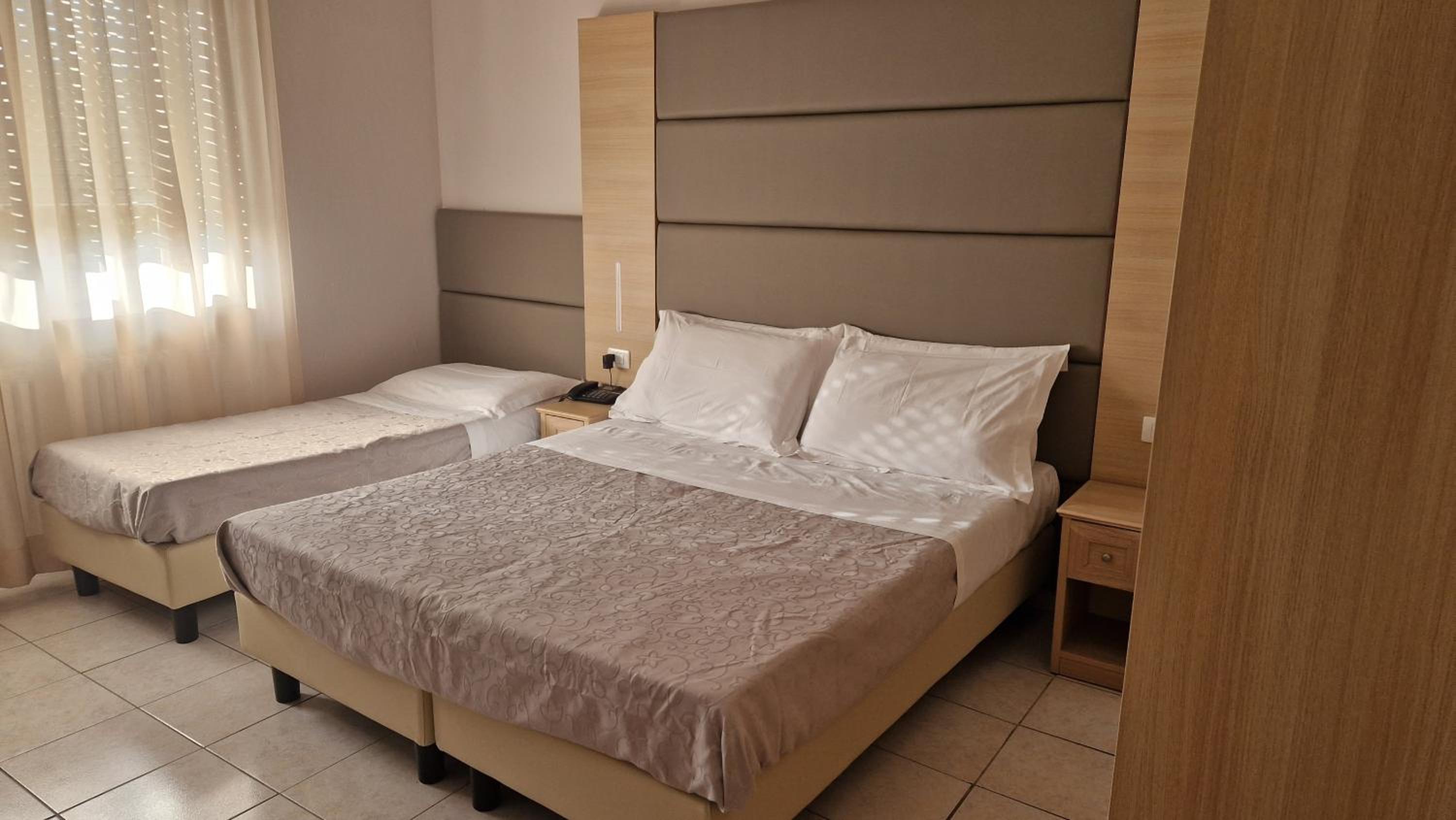 Double or Twin Room - Photo 10