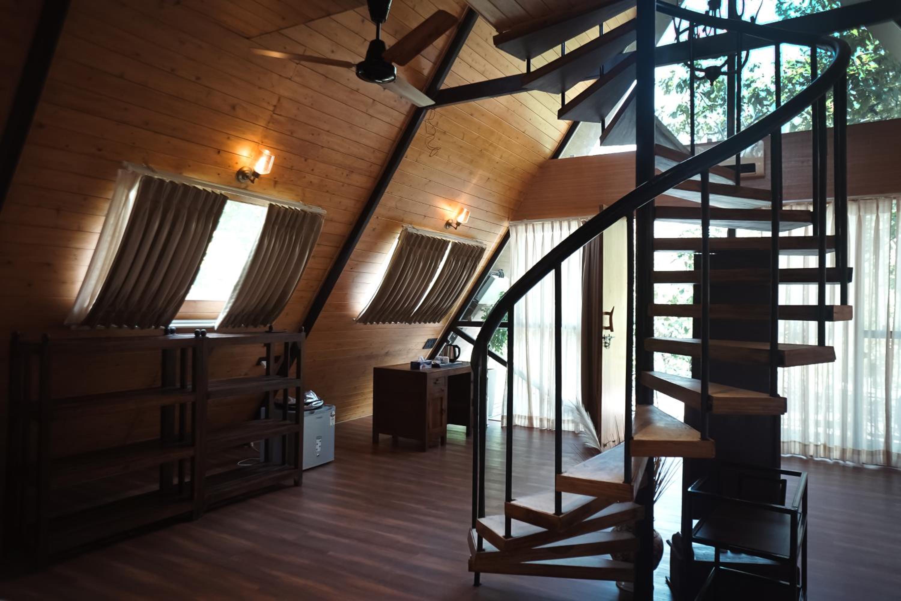 Superior Family Room - Photo 8