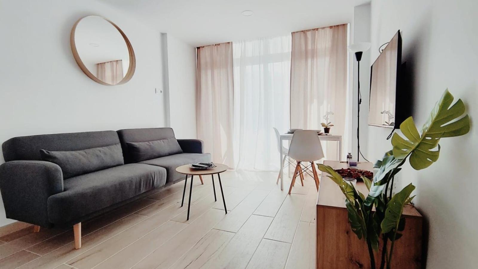 One-Bedroom Apartment photo 2