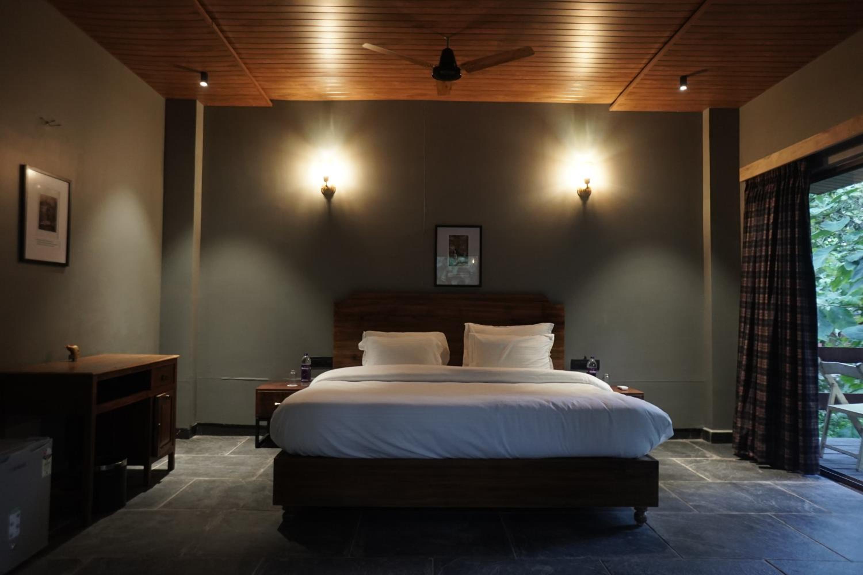Suite with Balcony - Photo 3