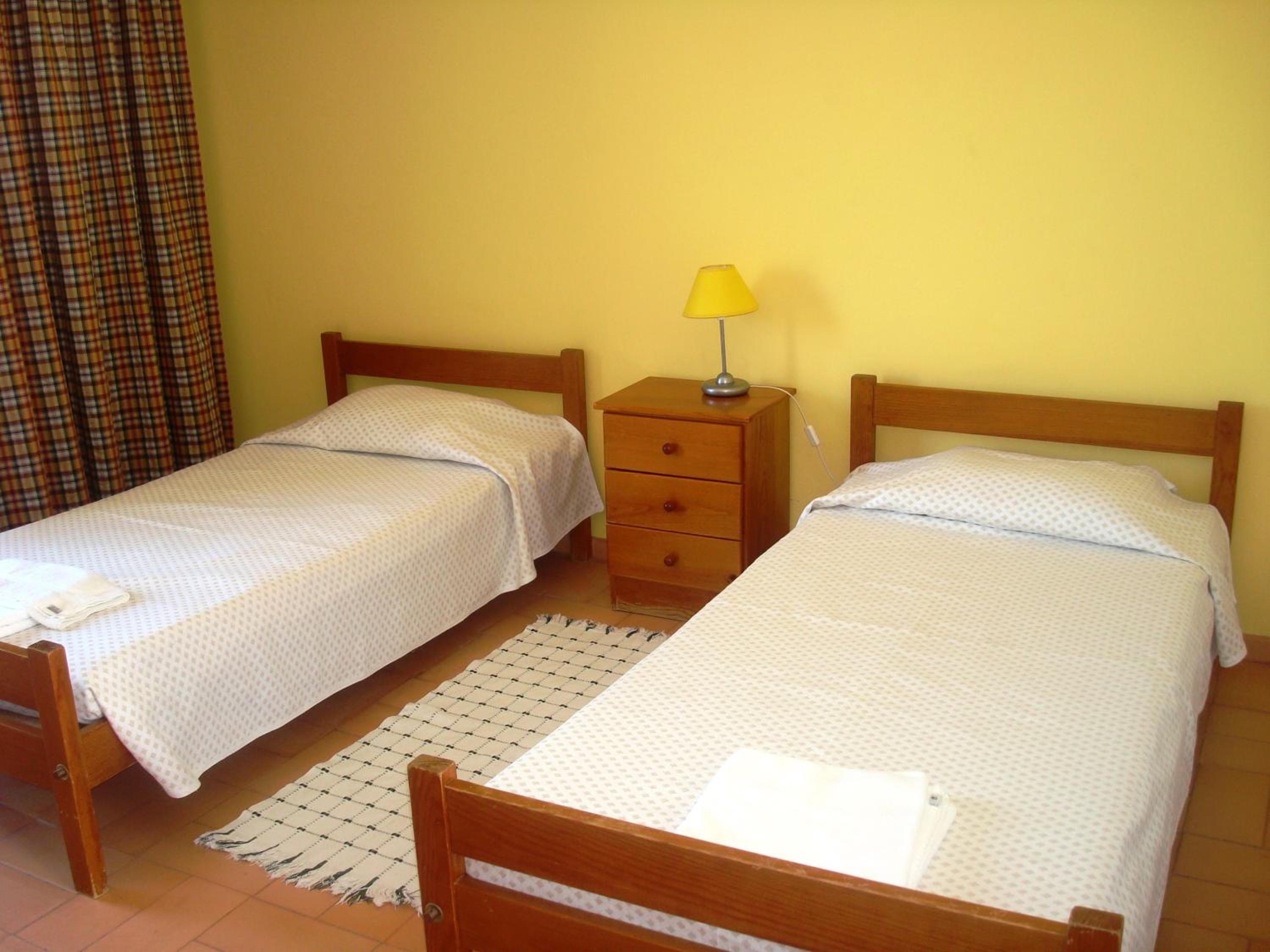 Twin Room with Private Bathroom - Photo 5