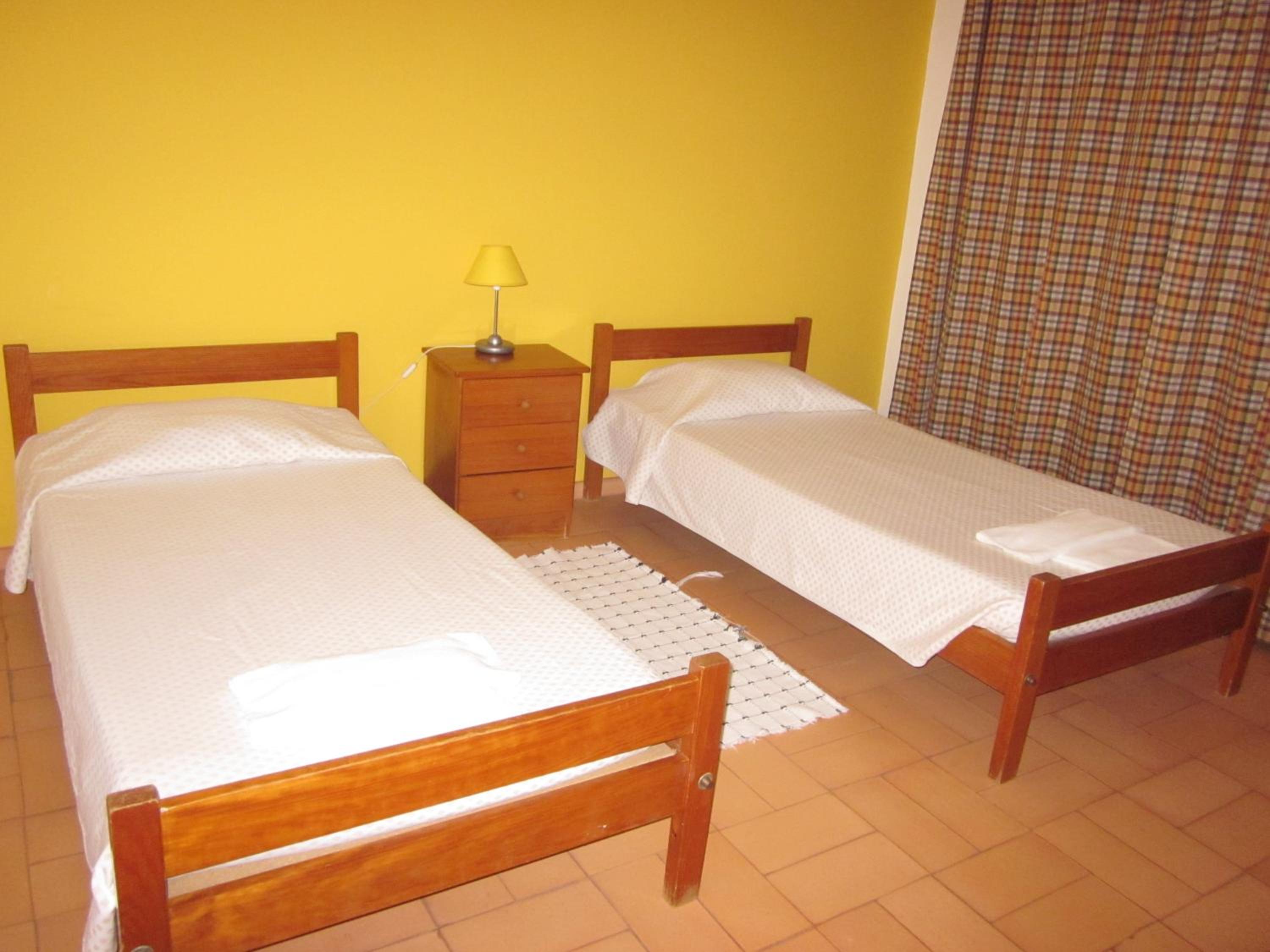 Twin Room with Private Bathroom - Photo 4