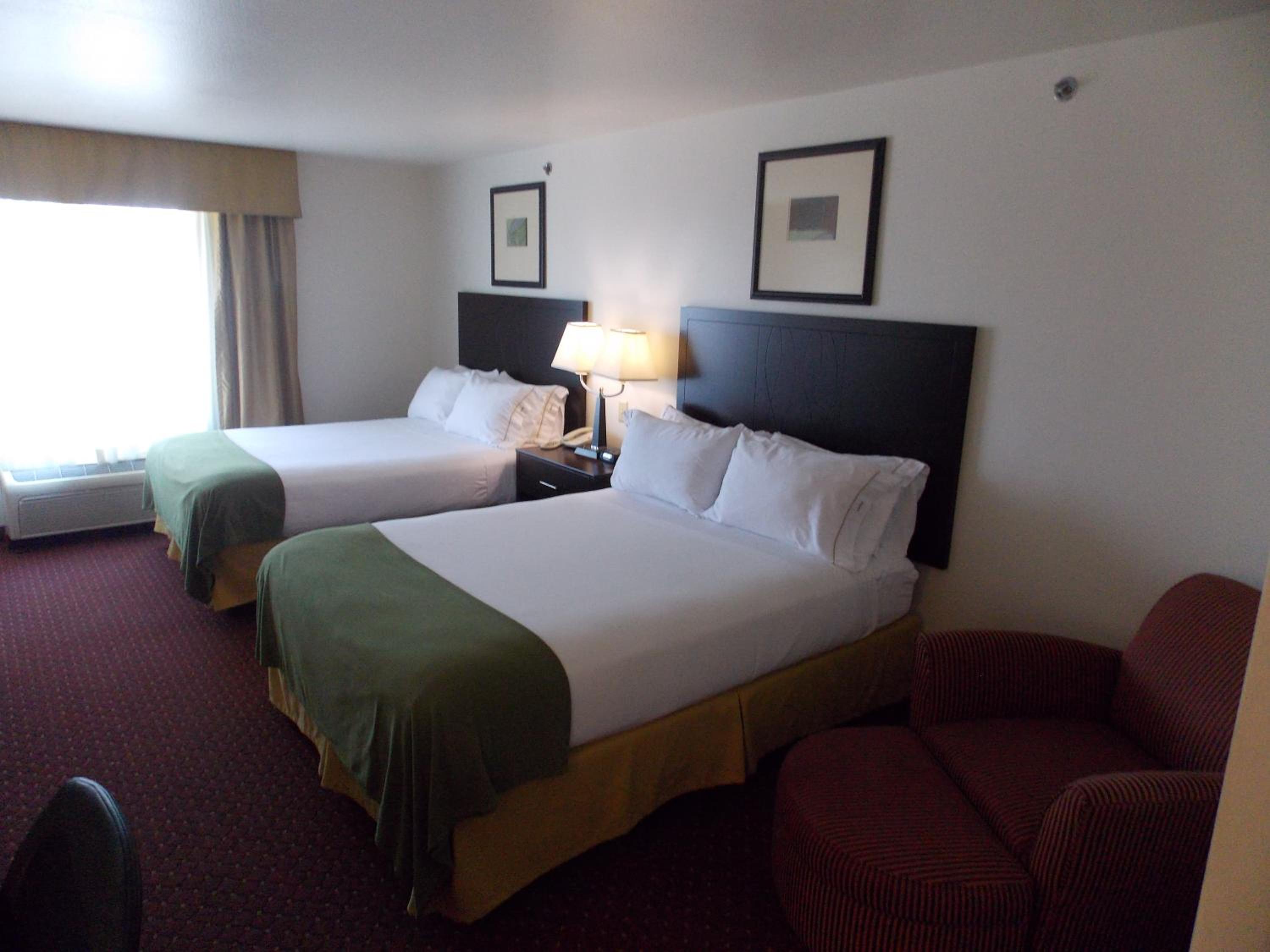 Queen Room with Two Queen Beds - Mobility Access Tub/Non-Smoking - Photo 3
