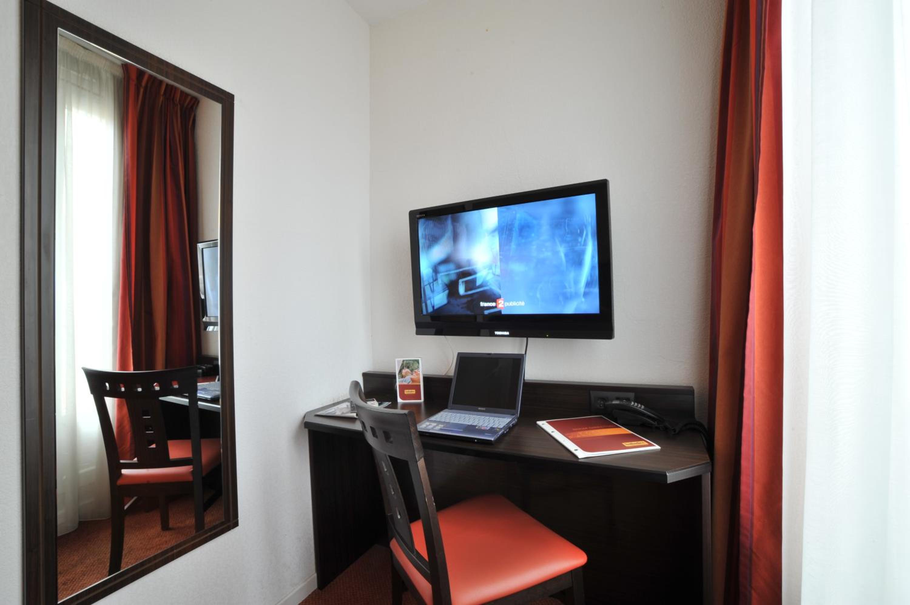 Double Room - Photo 11