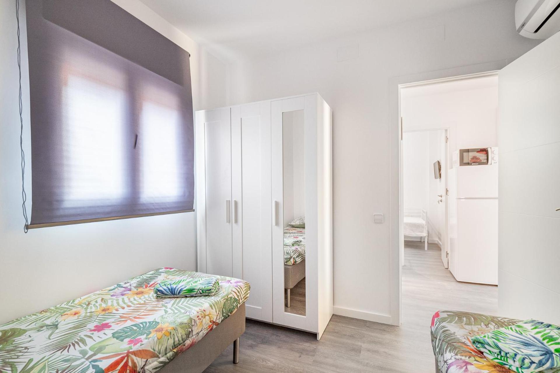 Seven-Bedroom House photo 2