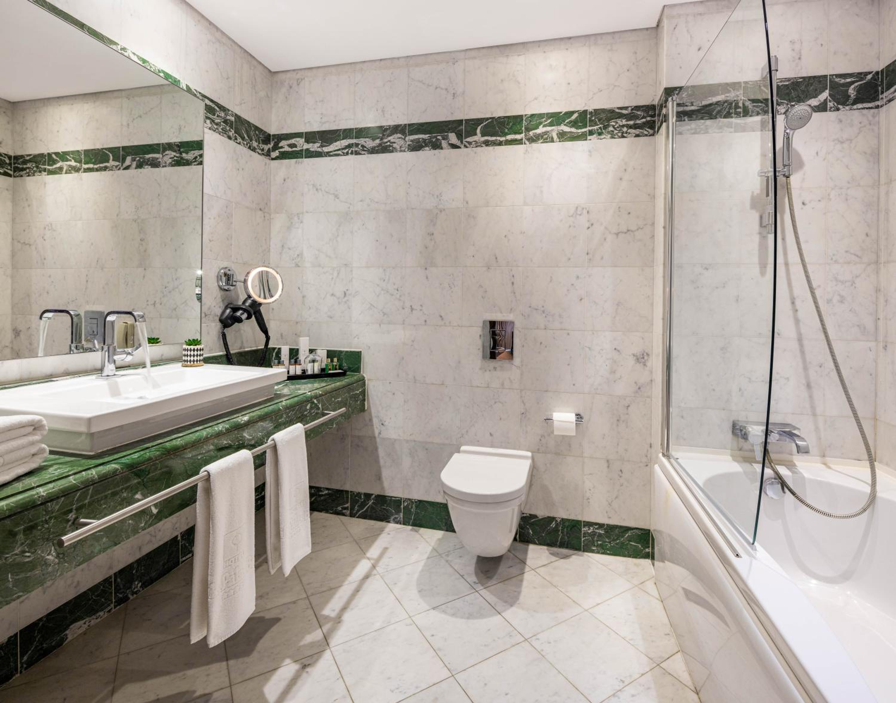 King Suite - Photo 3