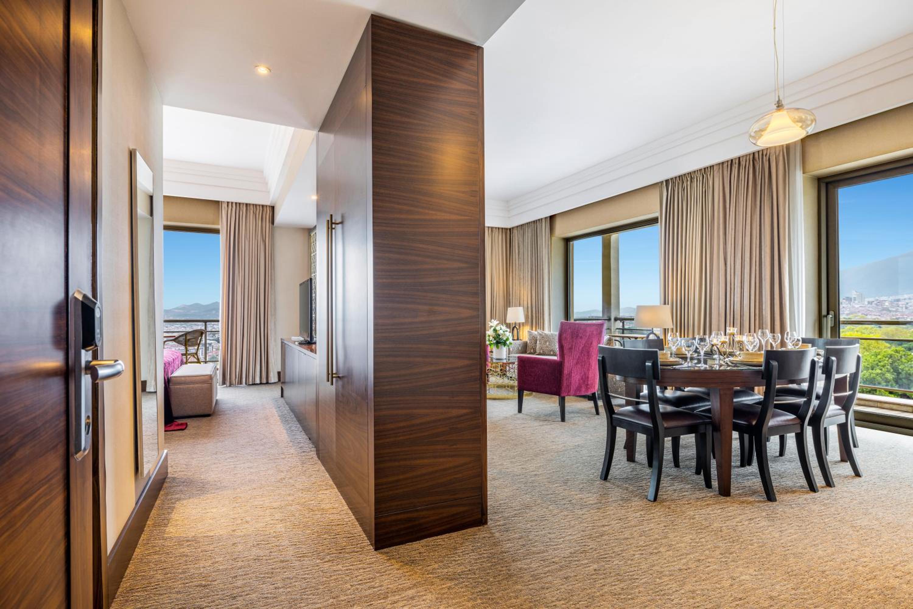 King Suite - Photo 8