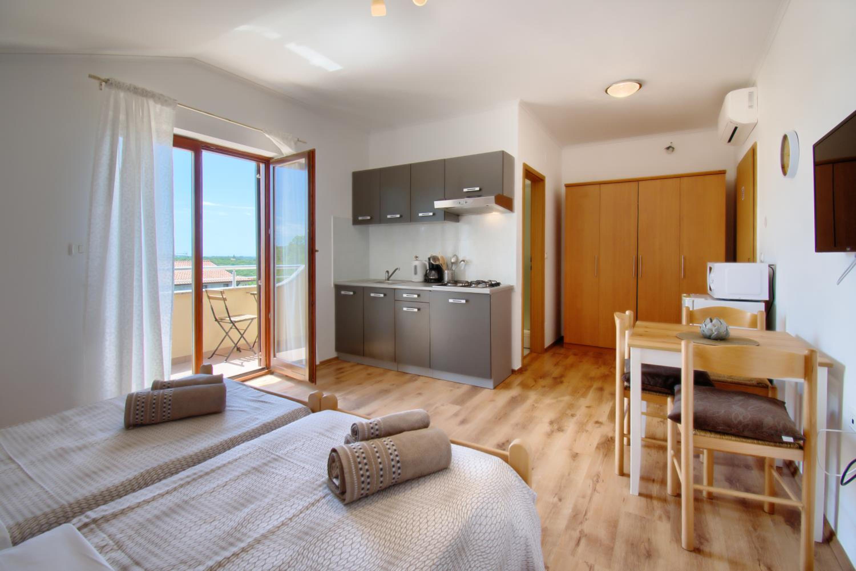 Studio with Balcony photo 1