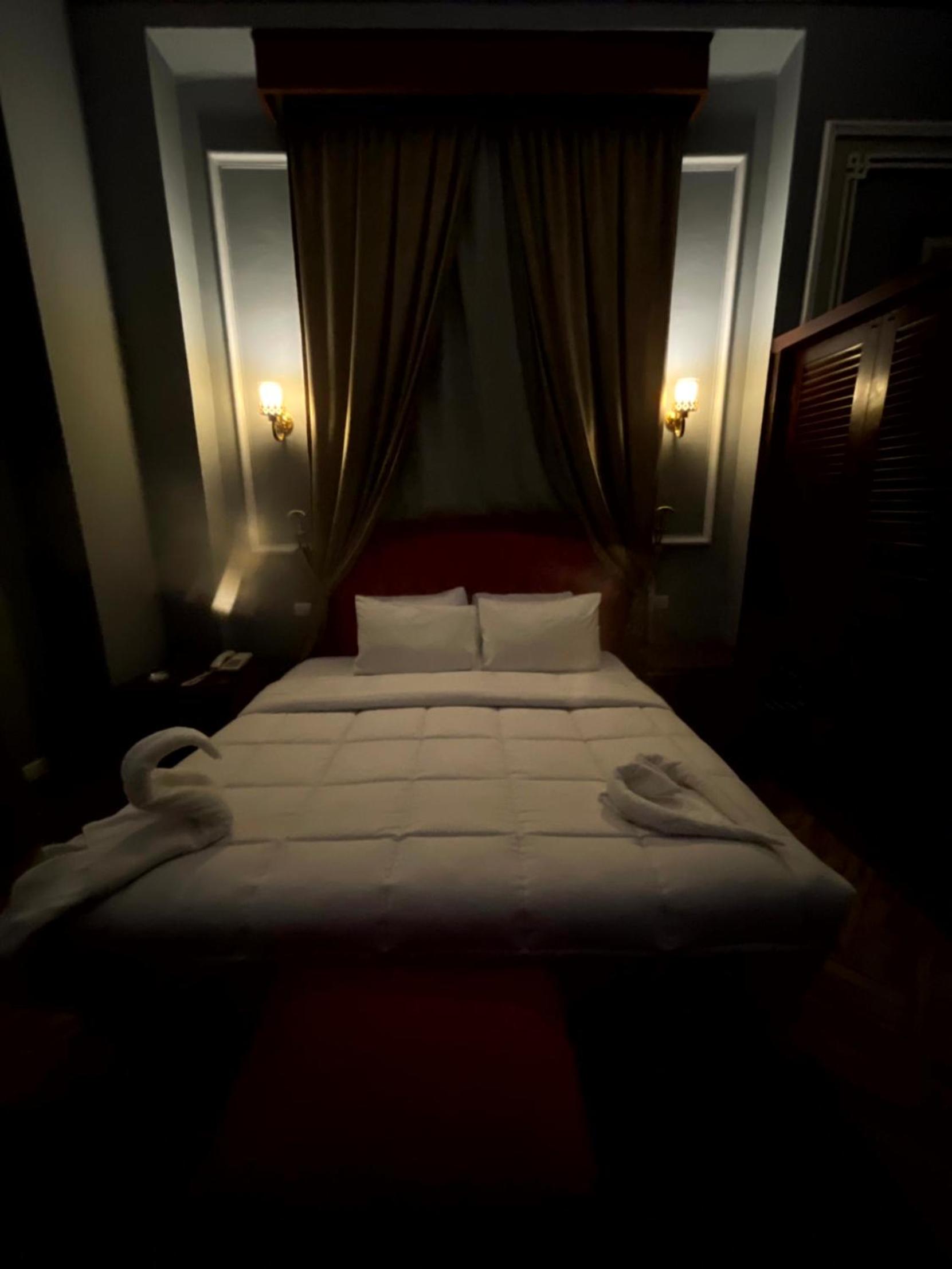 Deluxe Room (2 Adults + 1 Child)