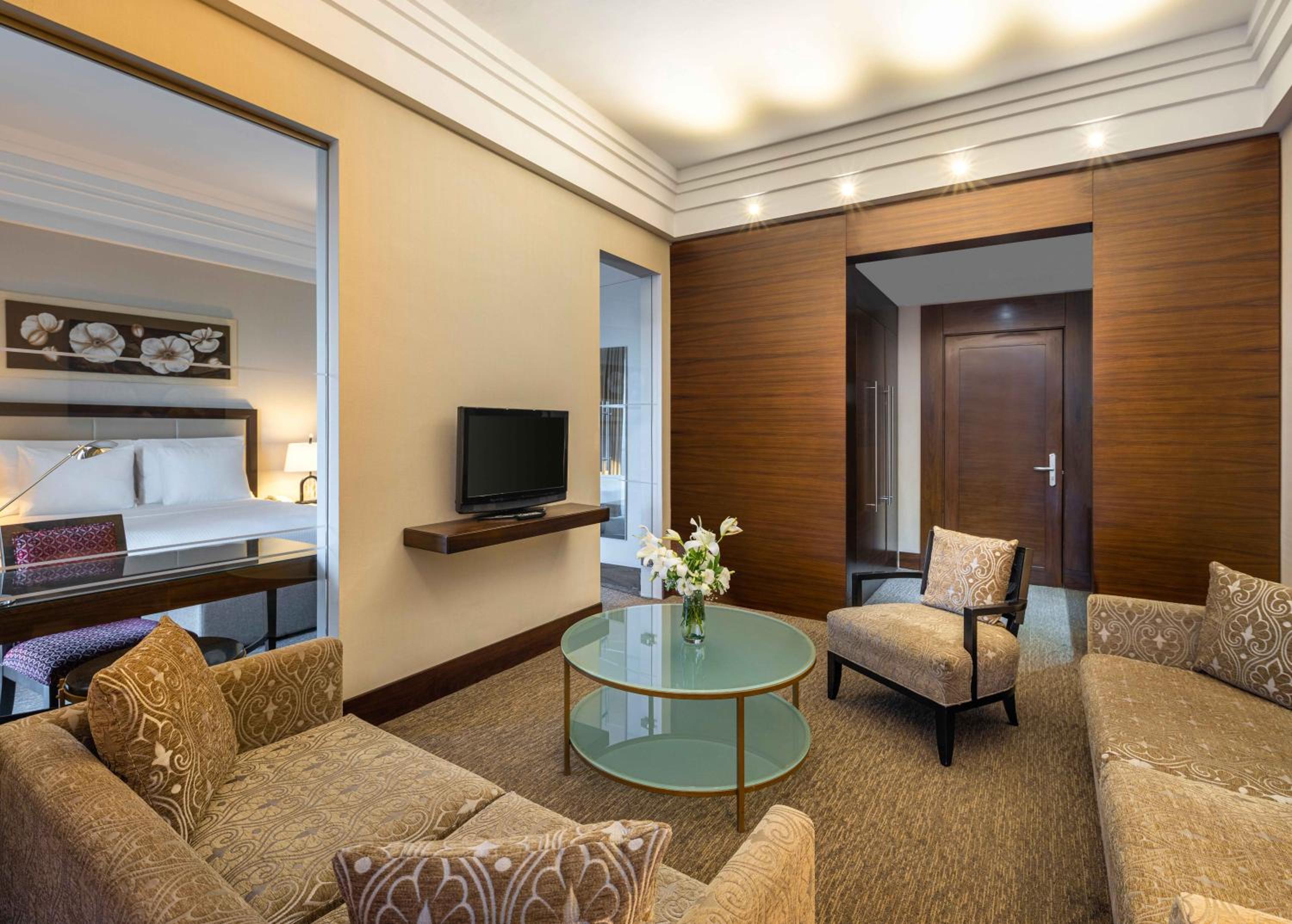 Executive Suite - Photo 5
