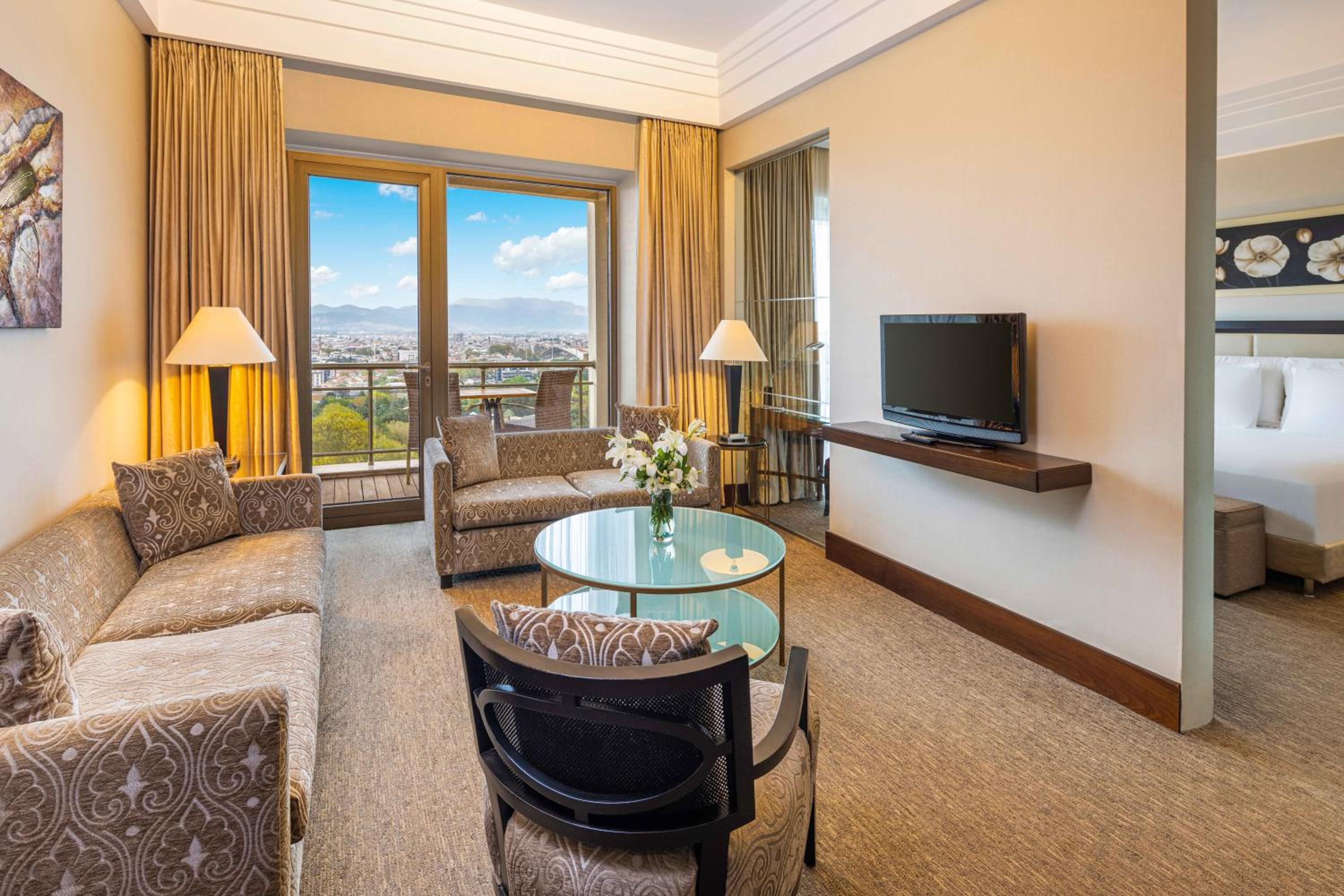 Executive Suite - Photo 6