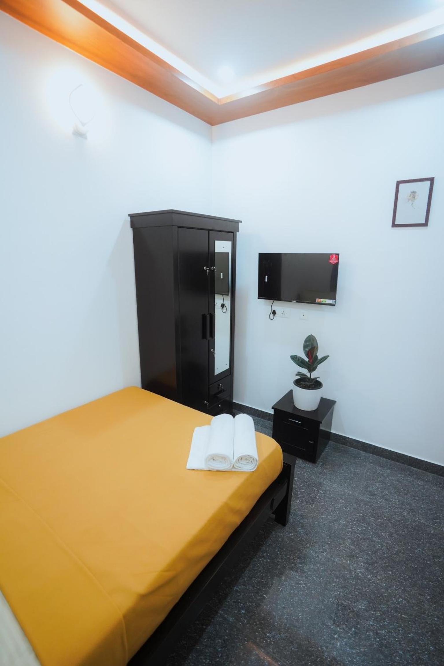 Budget Double Room - Photo 3
