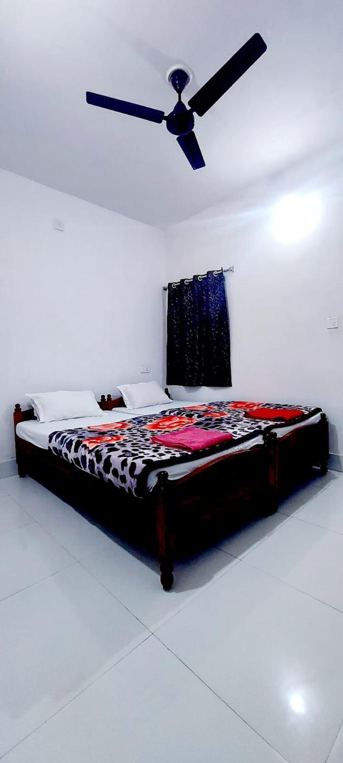 Double or Twin Room with Private Bathroom photo 2