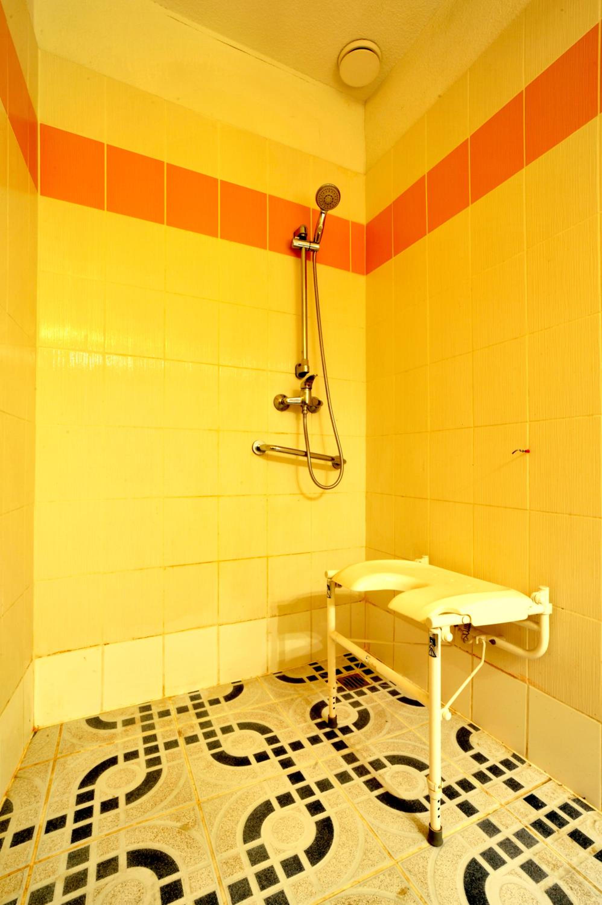 Triple Room with One Double Bed and One Single Bed - Photo 7