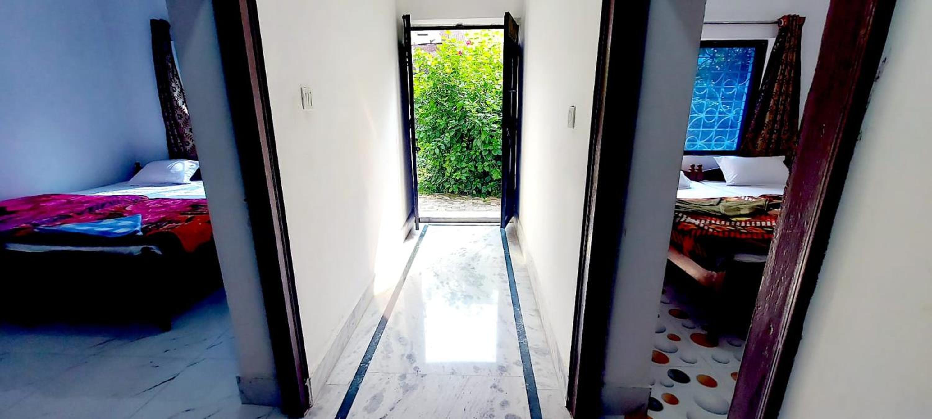 Double or Twin Room with Private Bathroom photo 3