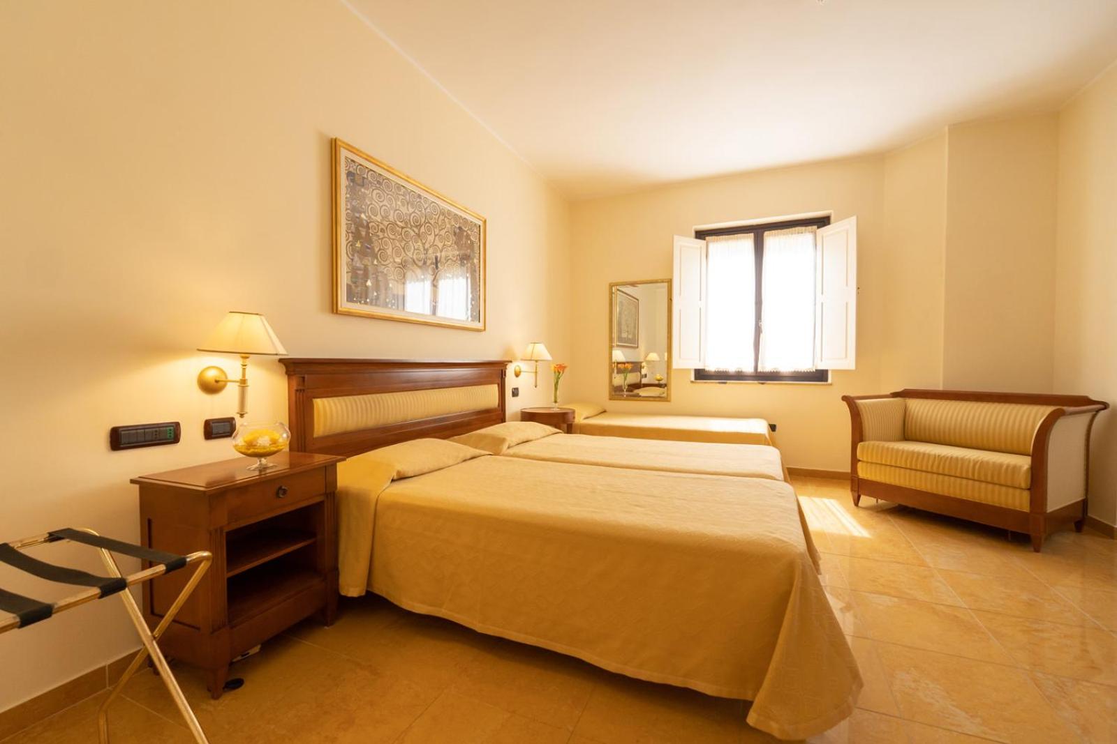 Triple Room - Photo 10