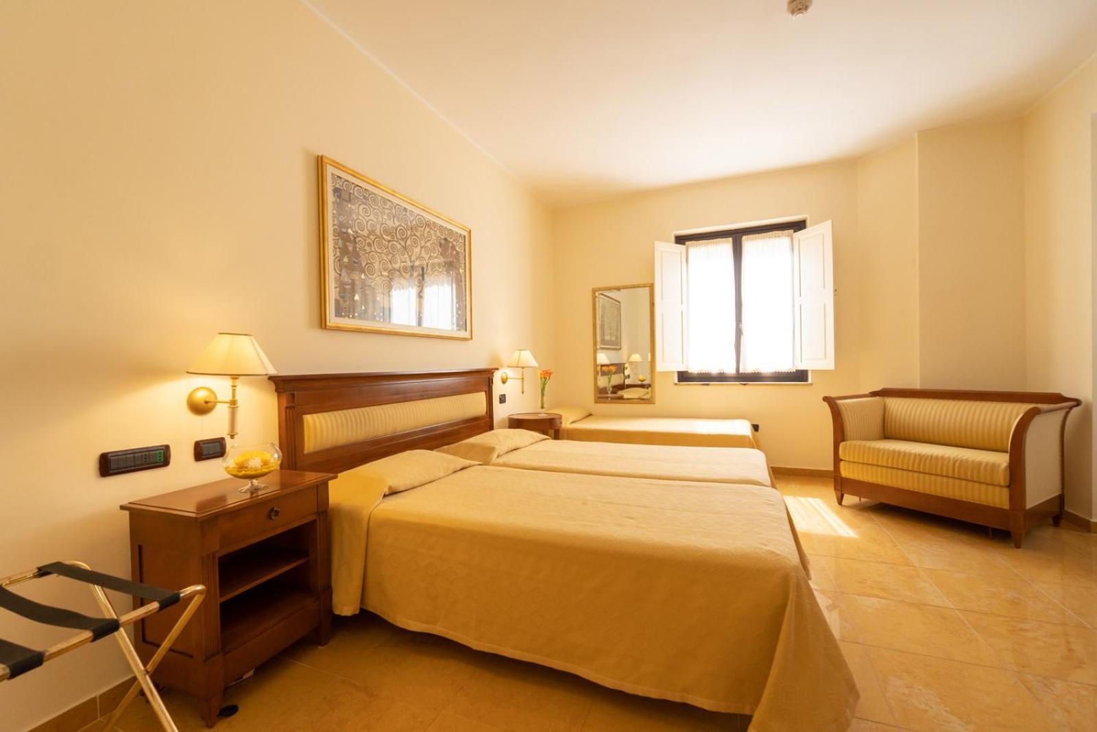 Triple Room - Photo 13