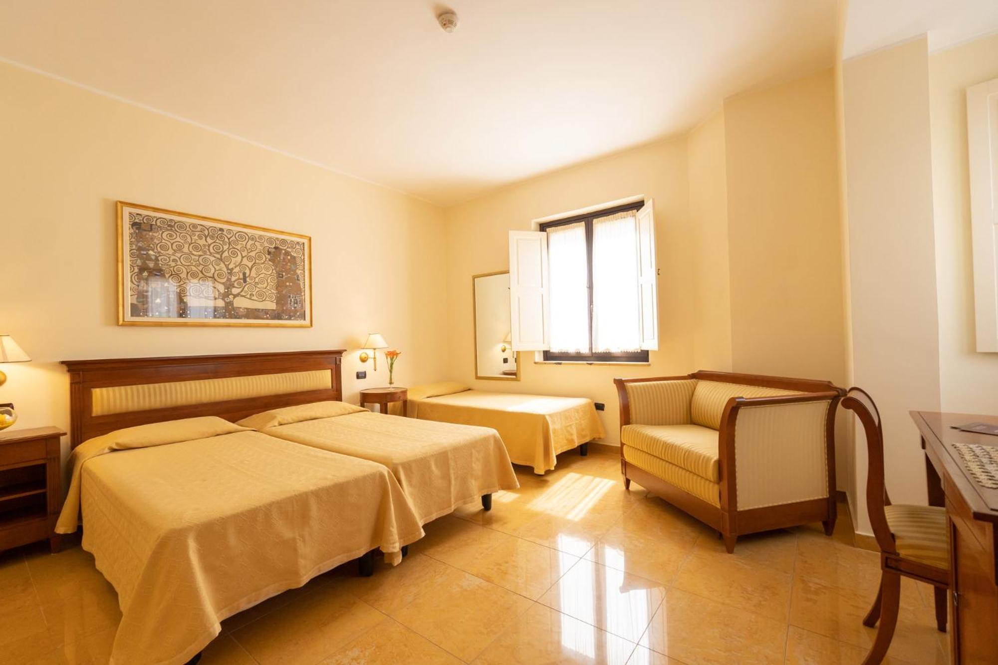 Triple Room - Photo 14