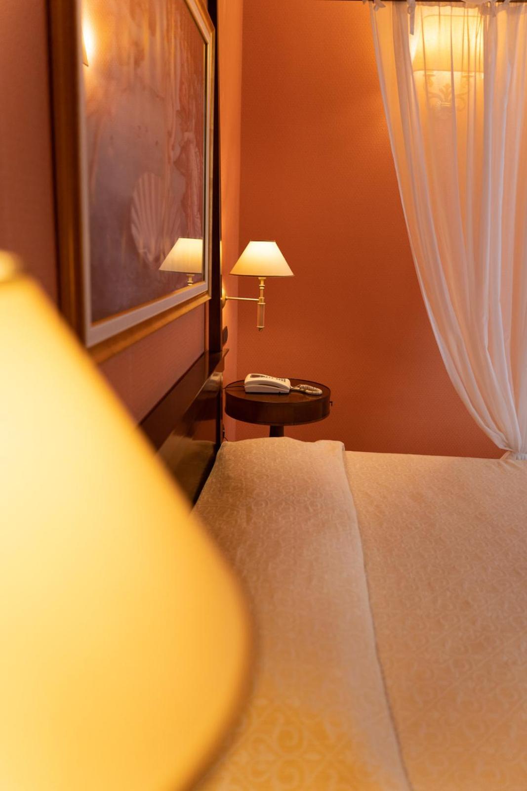 Suite - Photo 11