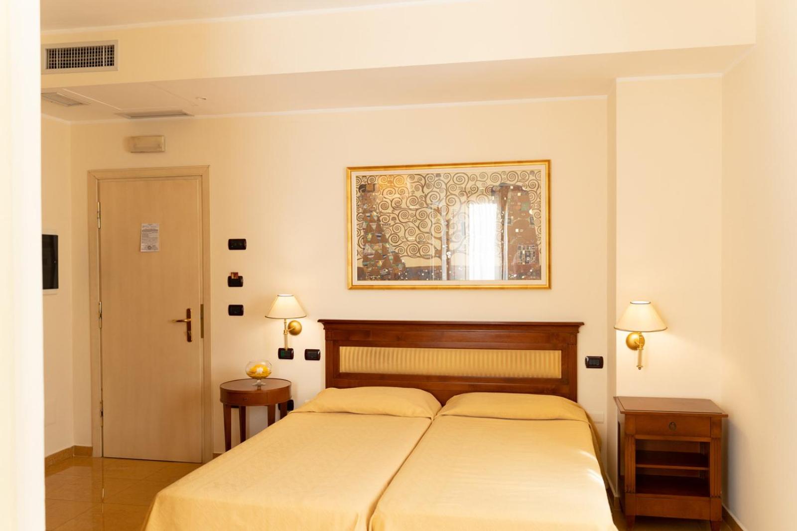 Double or Twin Room - Photo 12