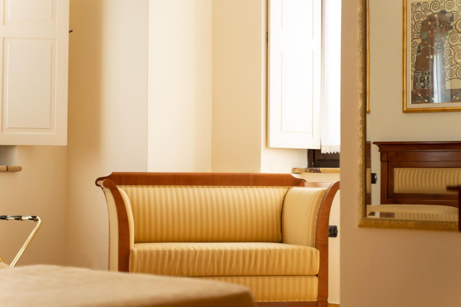 Double or Twin Room - Photo 7