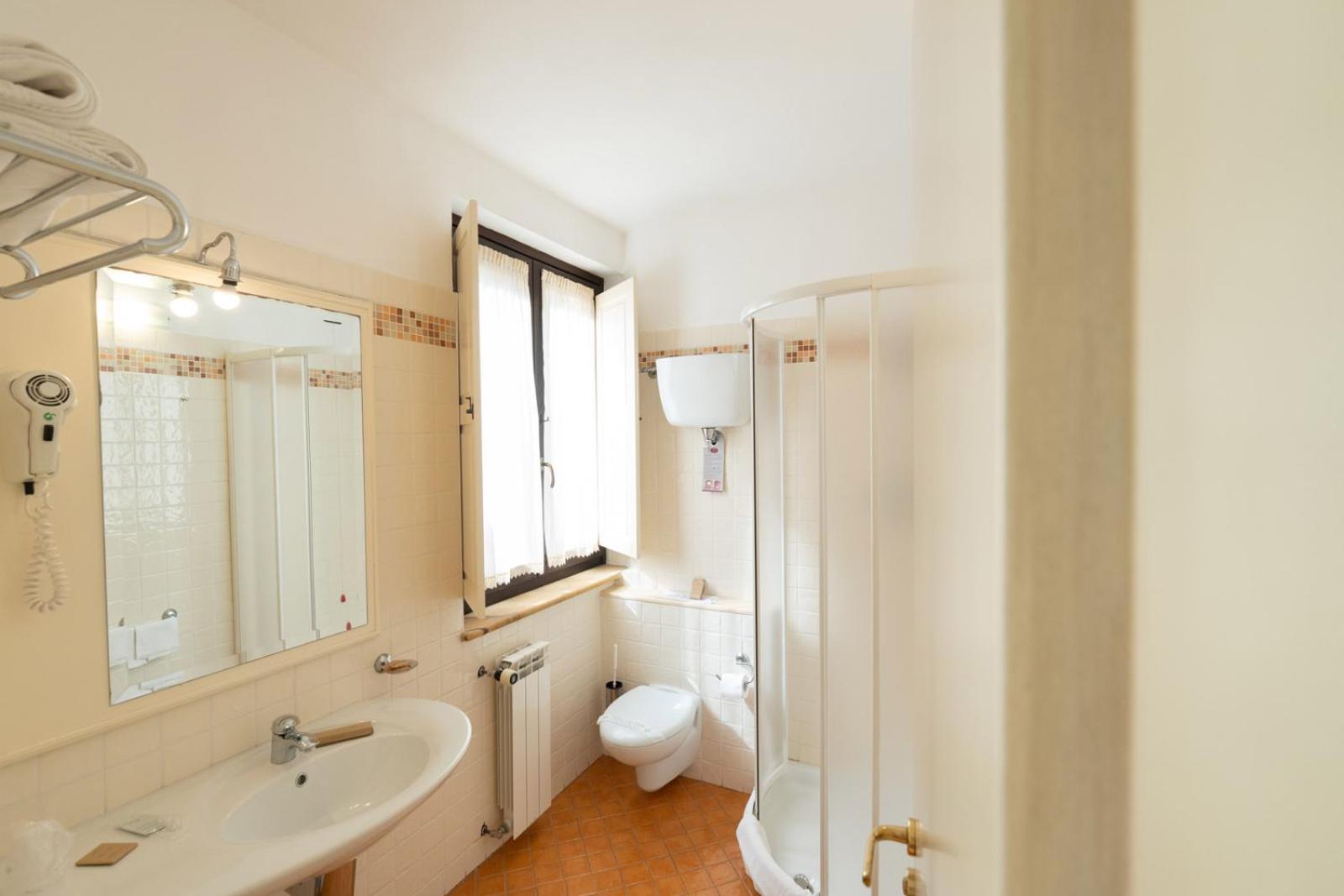 Double or Twin Room - Photo 6