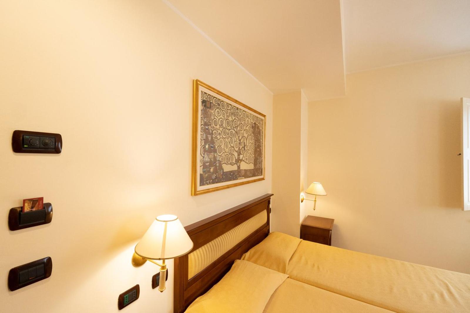 Double or Twin Room - Photo 11