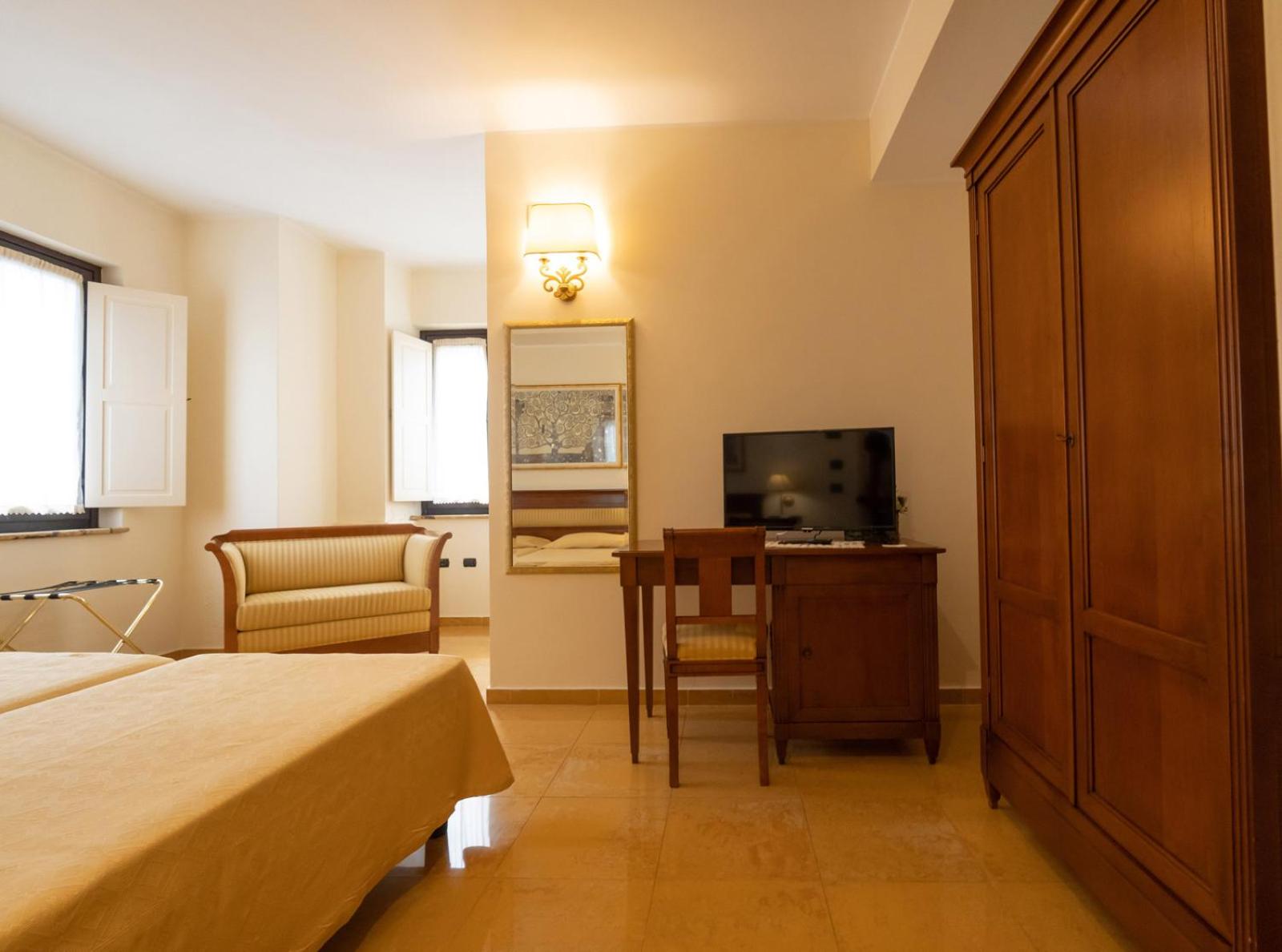 Double or Twin Room - Photo 14