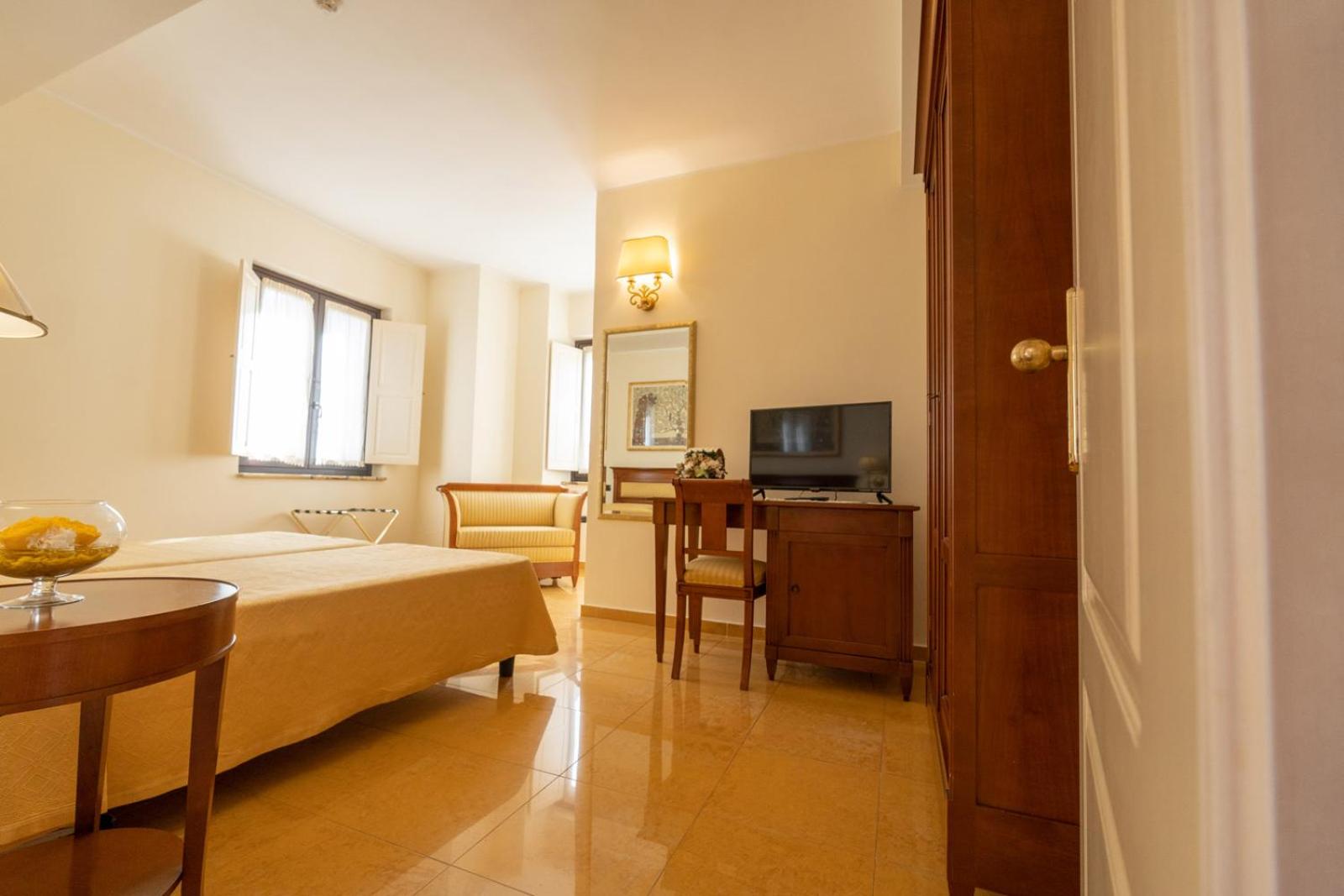 Double or Twin Room - Photo 13