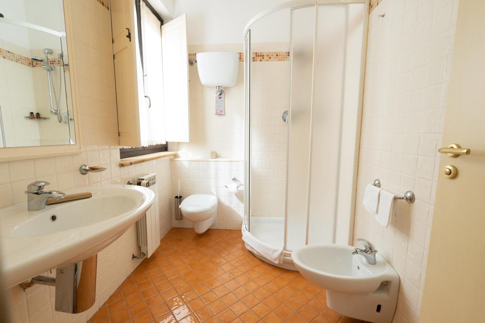 Double or Twin Room - Photo 4