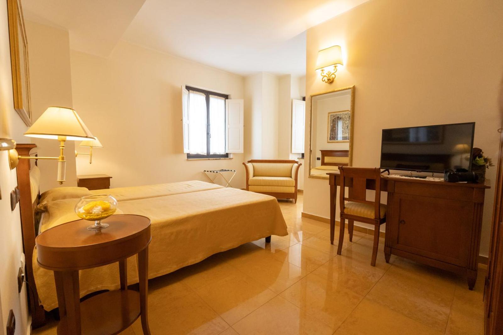 Double or Twin Room - Photo 15