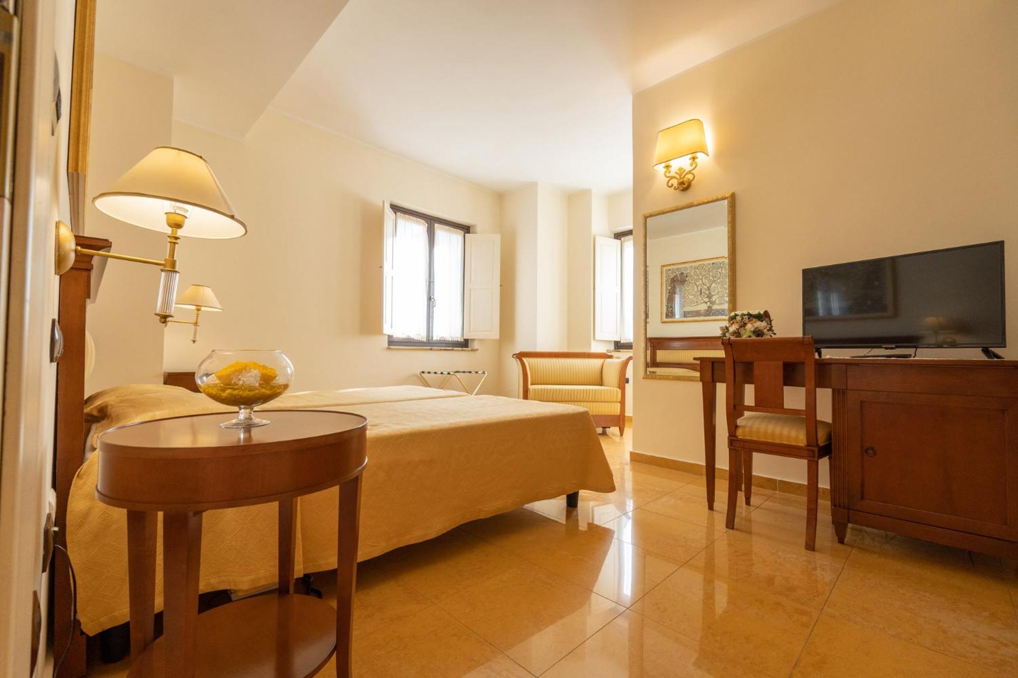 Double or Twin Room - Photo 10